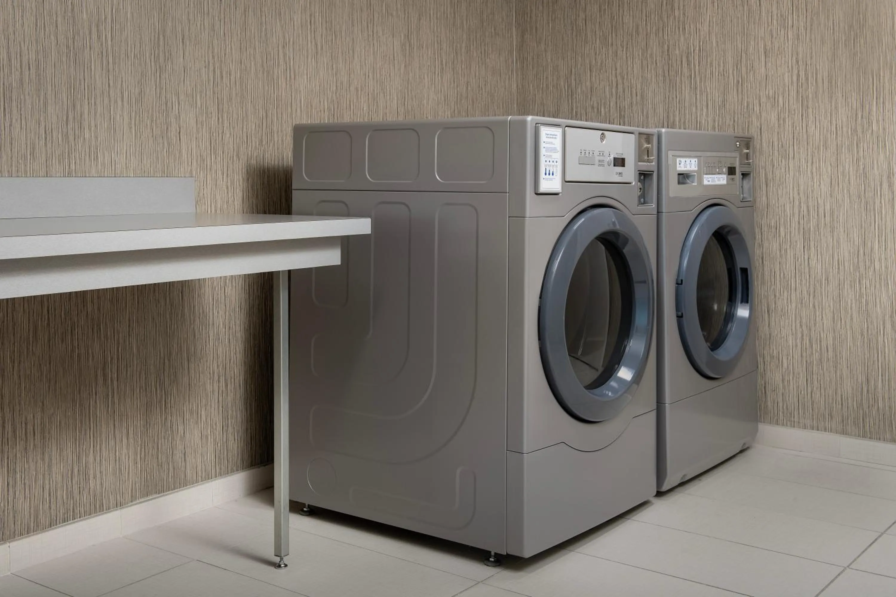 washing machine in SpringHill Suites By Marriott Charleston Airport & Convention Center