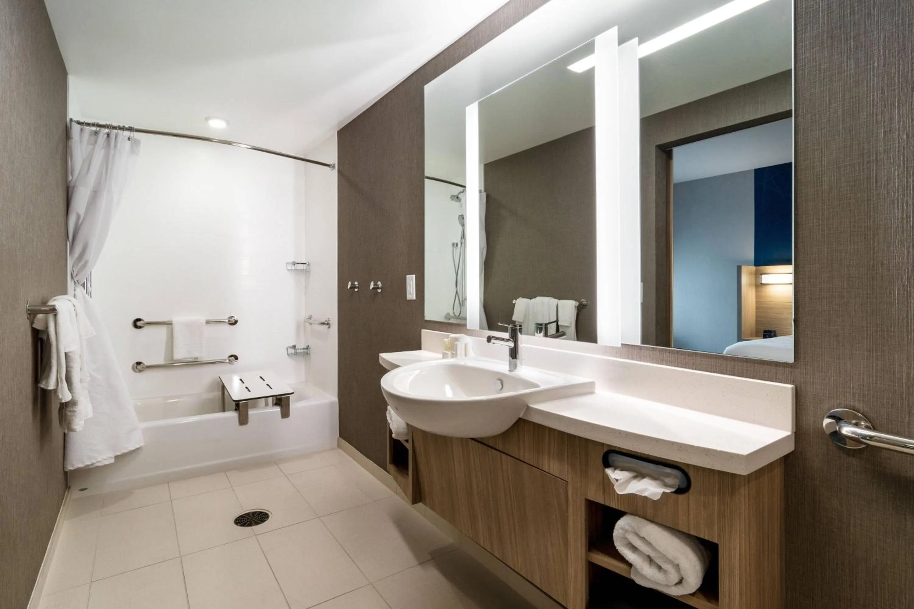 Bathroom in SpringHill Suites By Marriott Charleston Airport & Convention Center