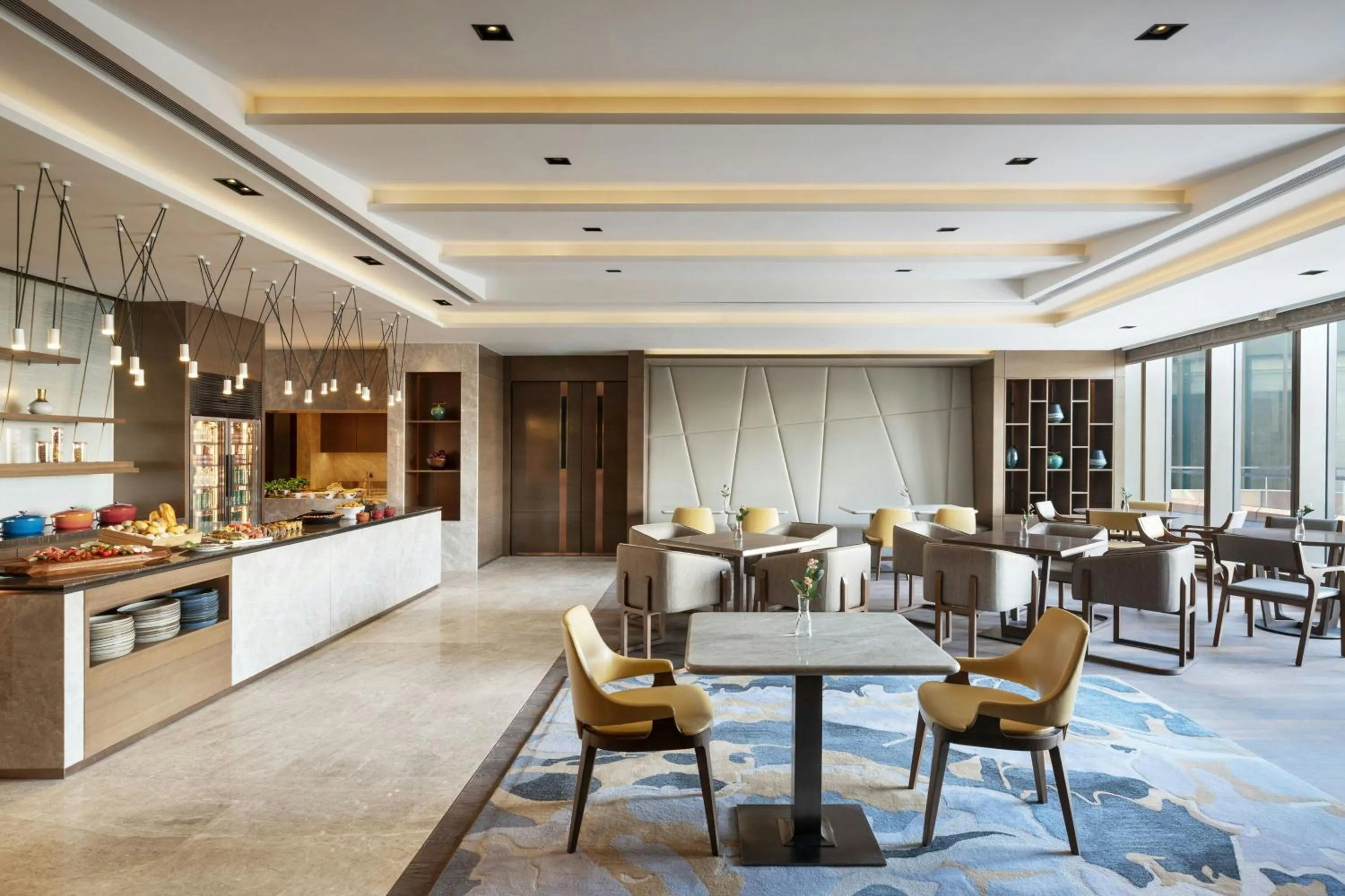 Lounge or bar in Sheraton Hong Kong Tung Chung Hotel
