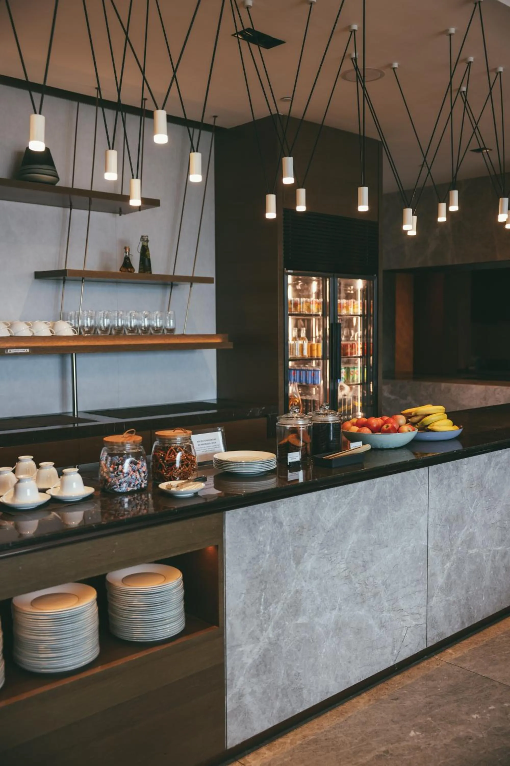 Lounge or bar in Sheraton Hong Kong Tung Chung Hotel