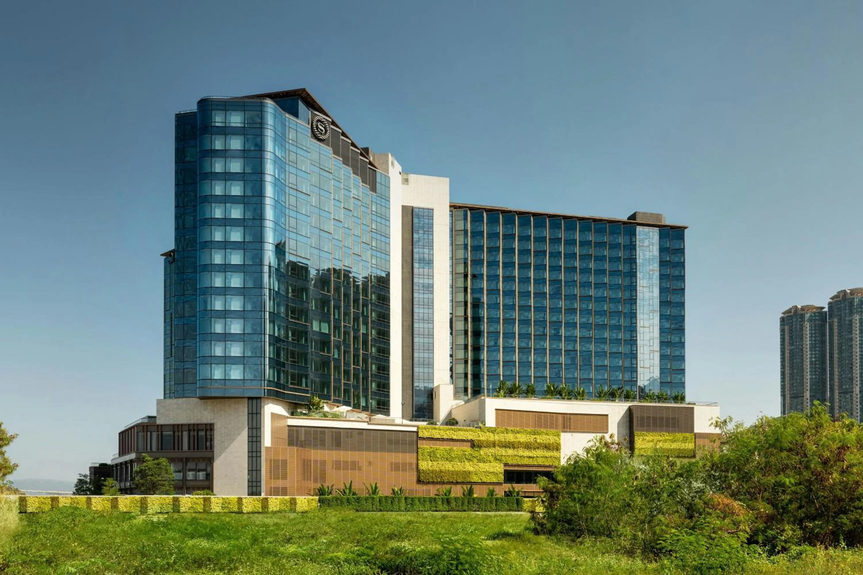 Property building in Sheraton Hong Kong Tung Chung Hotel