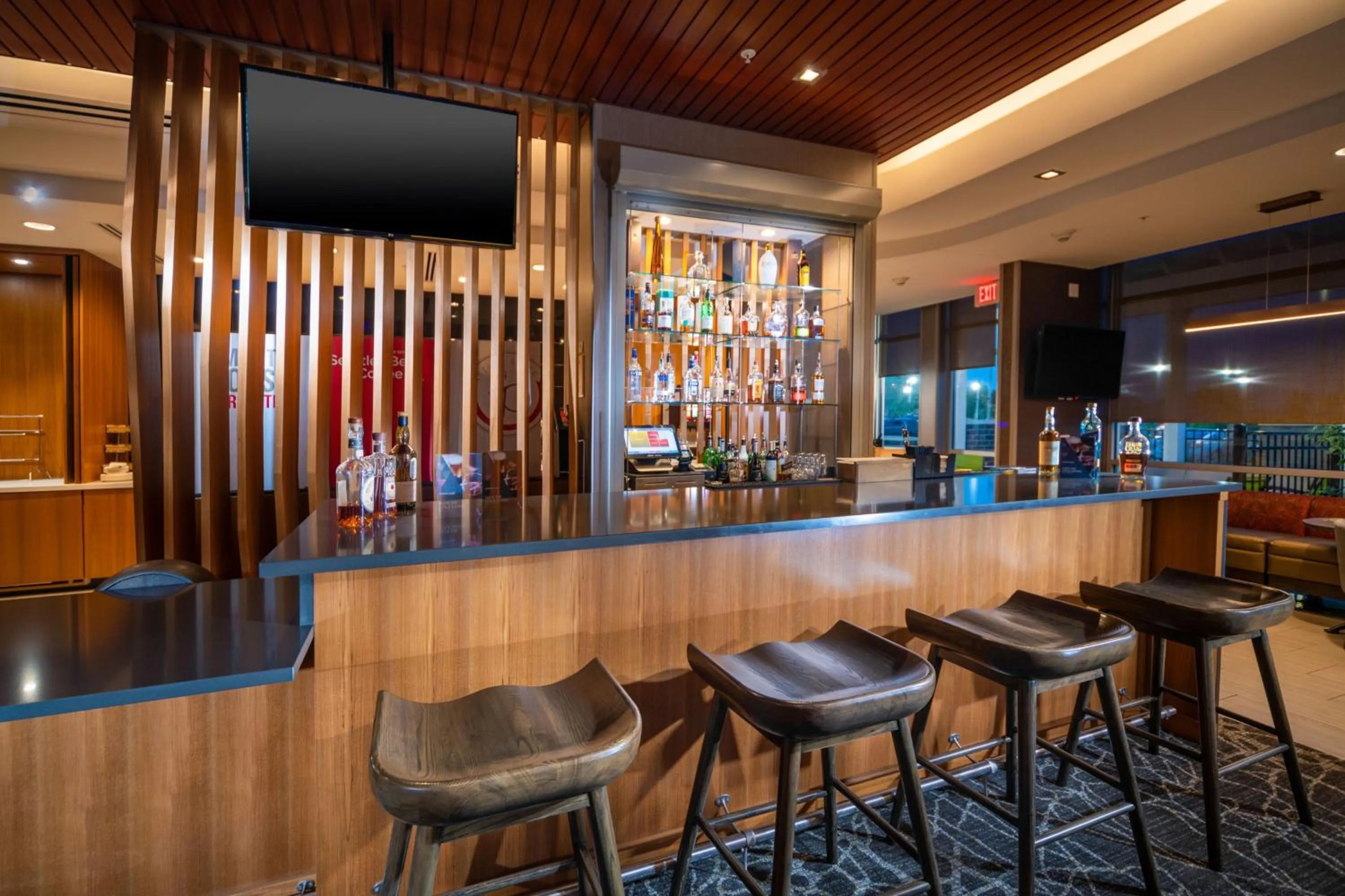 Lounge or bar in SpringHill Suites by Marriott Kenosha