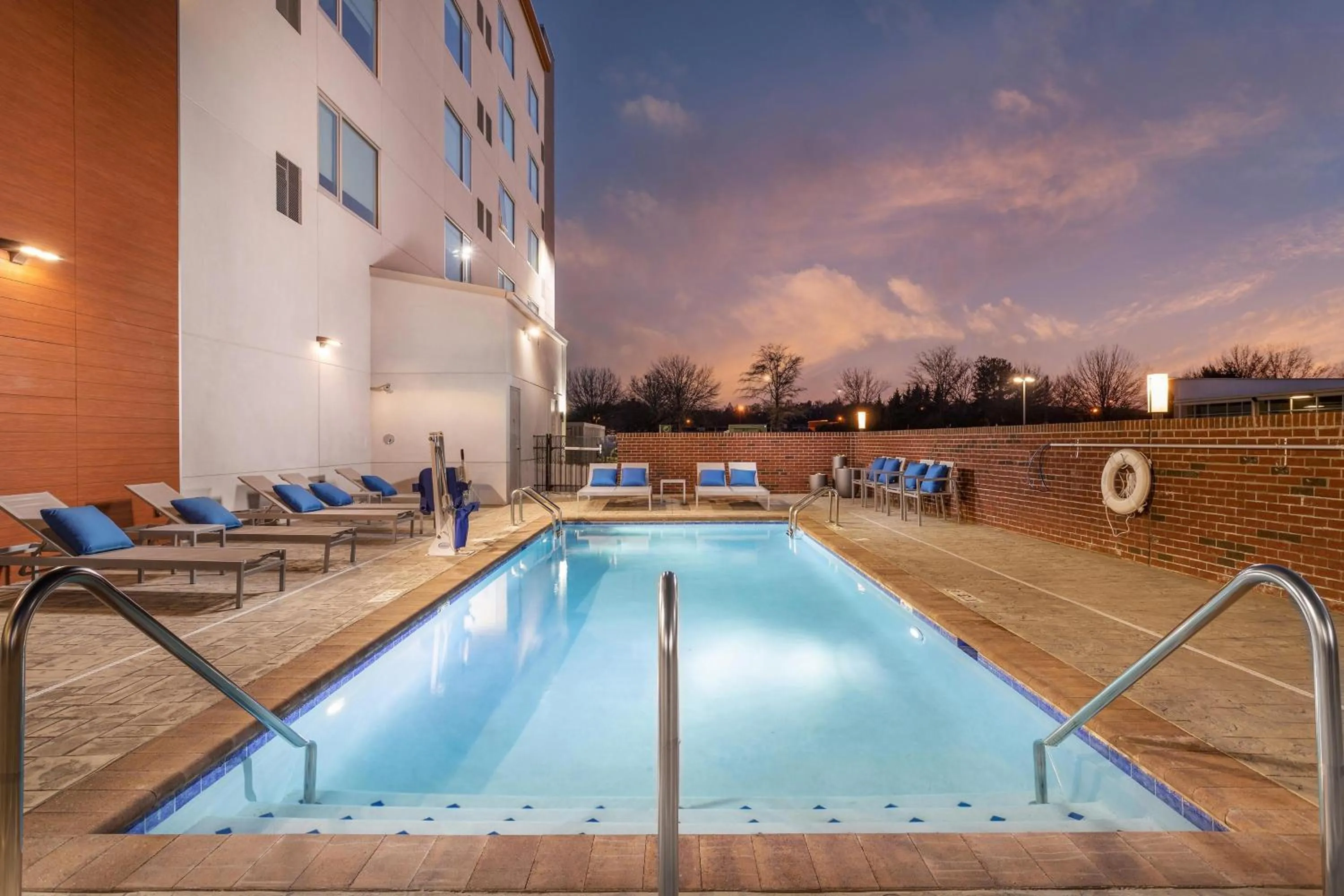 Swimming pool in Element Knoxville West