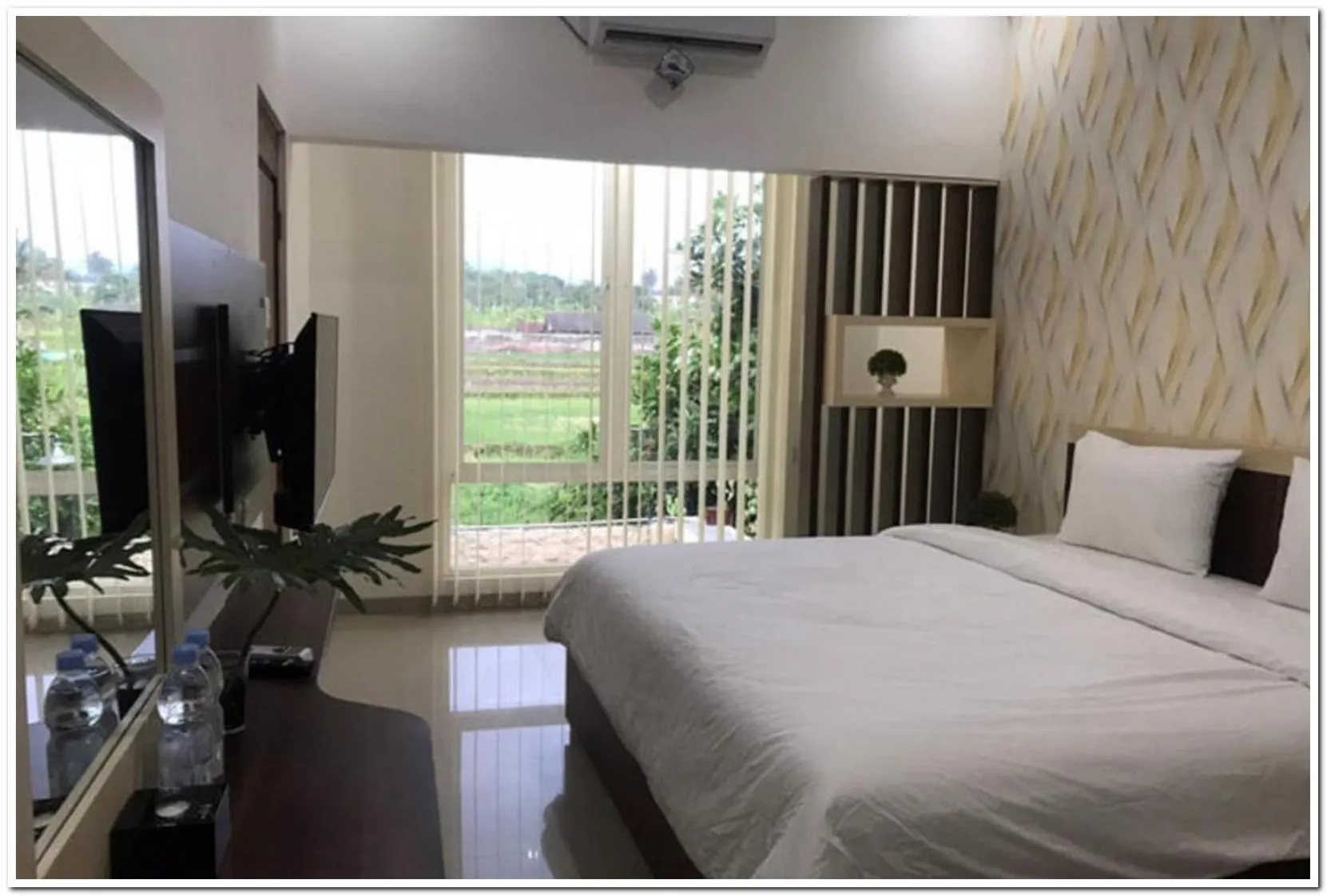 Bedroom, Bed in RedDoorz Syariah at Omah Sawah