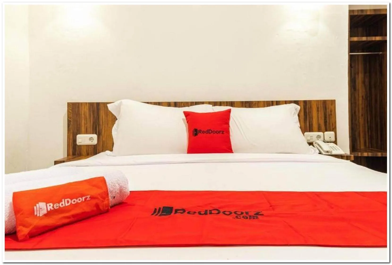 Bedroom, Bed in RedDoorz near RS Royal Prima Medan 2