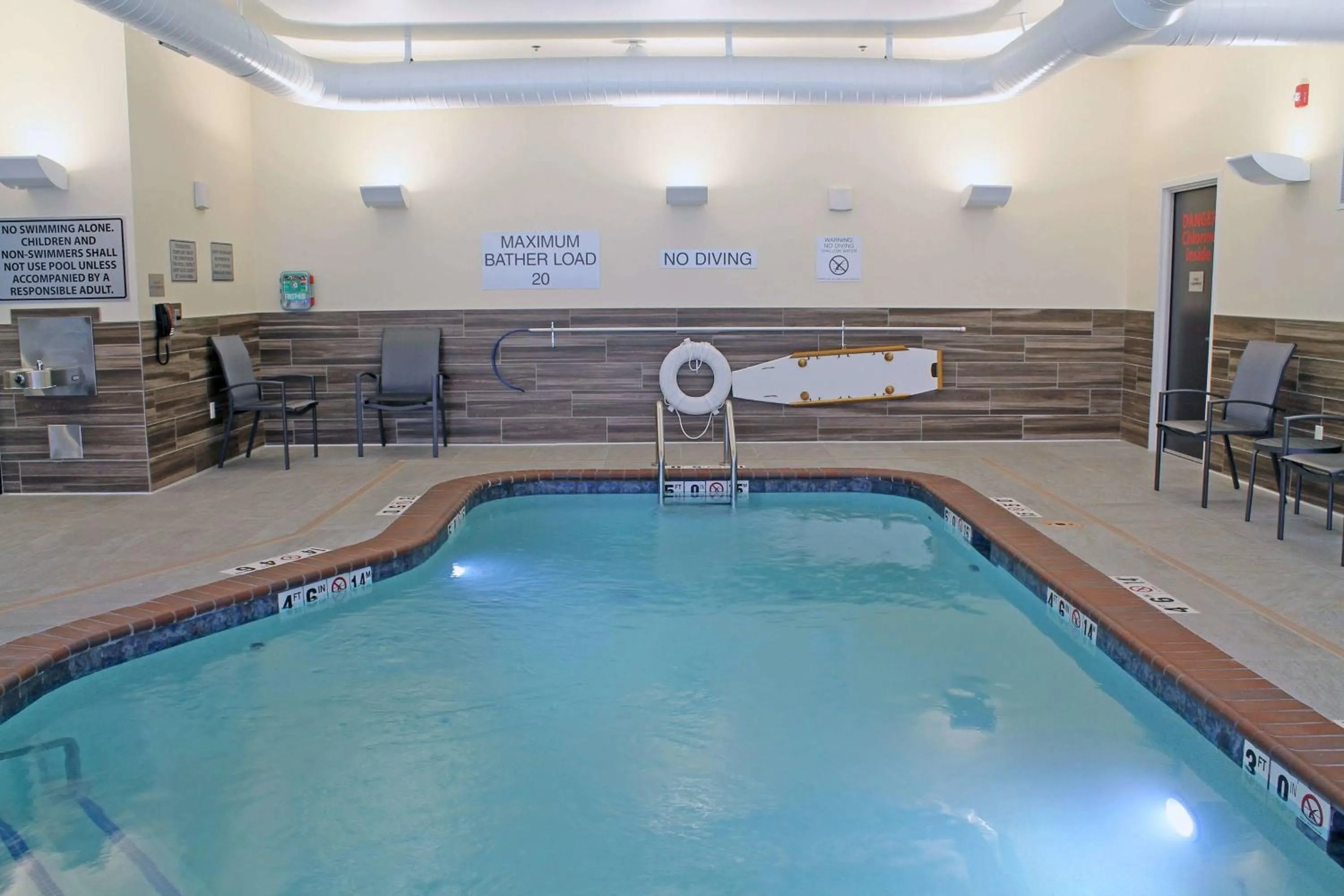 Swimming pool in Fairfield by Marriott Inn & Suites St Louis South