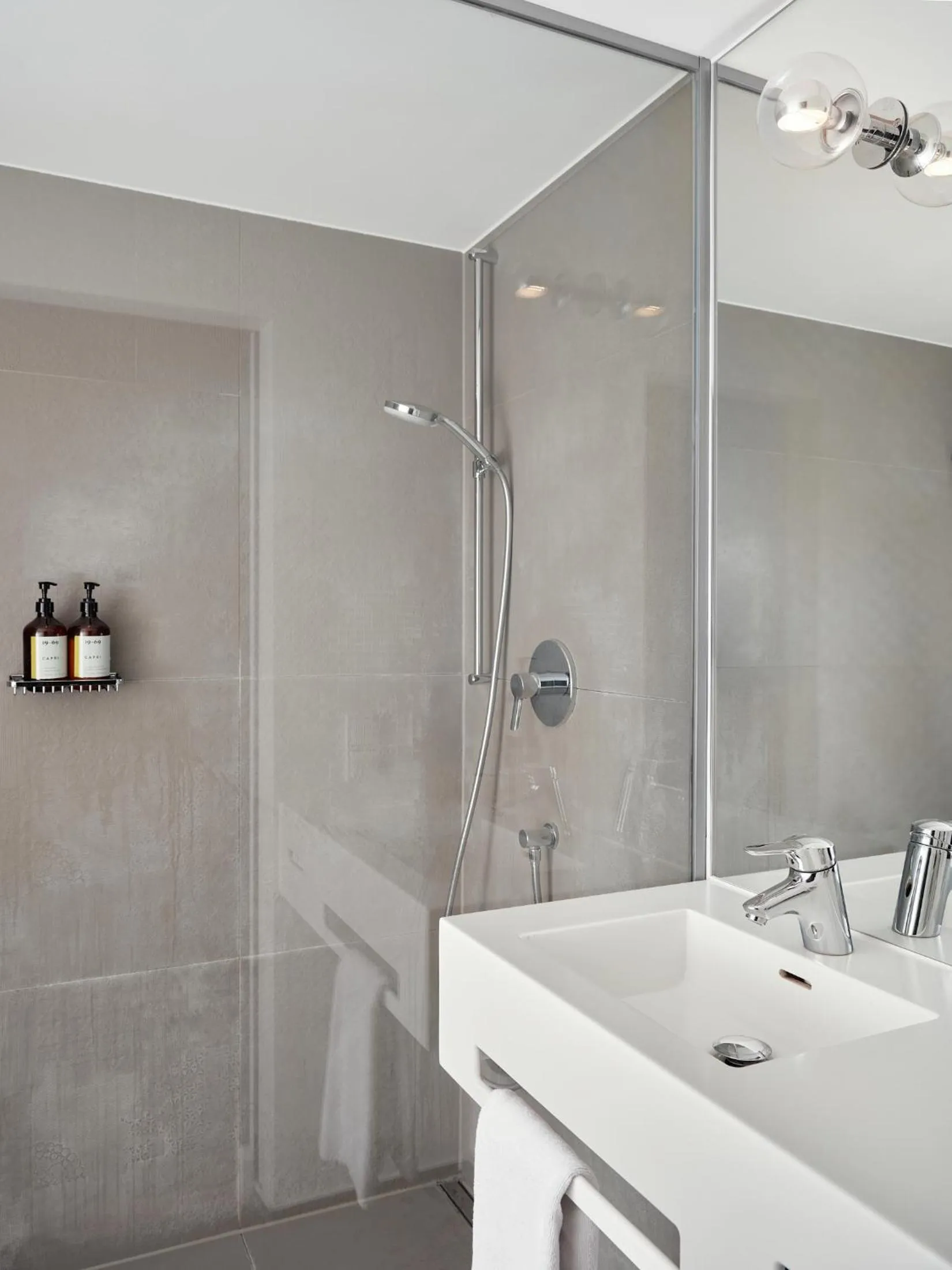 Shower in Bob W Munich Schwabing