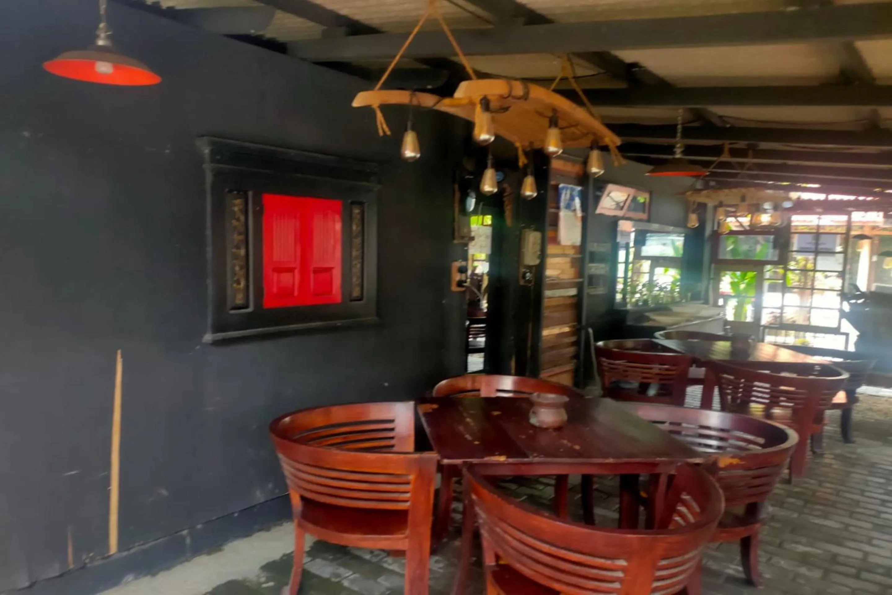 Restaurant/places to eat in Hotel O Lagalleria