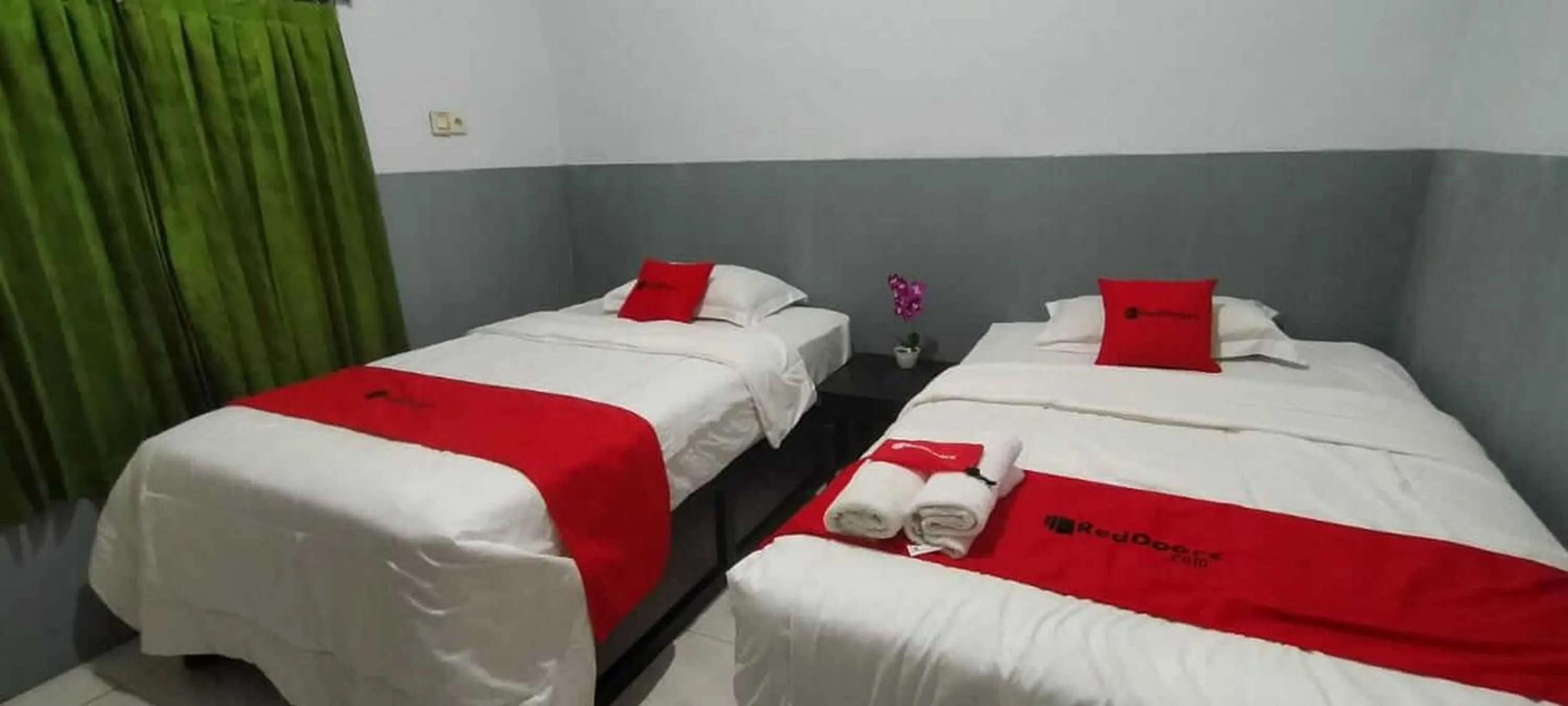 Bedroom, Bed in RedDoorz Plus near Alun Alun Sumenep