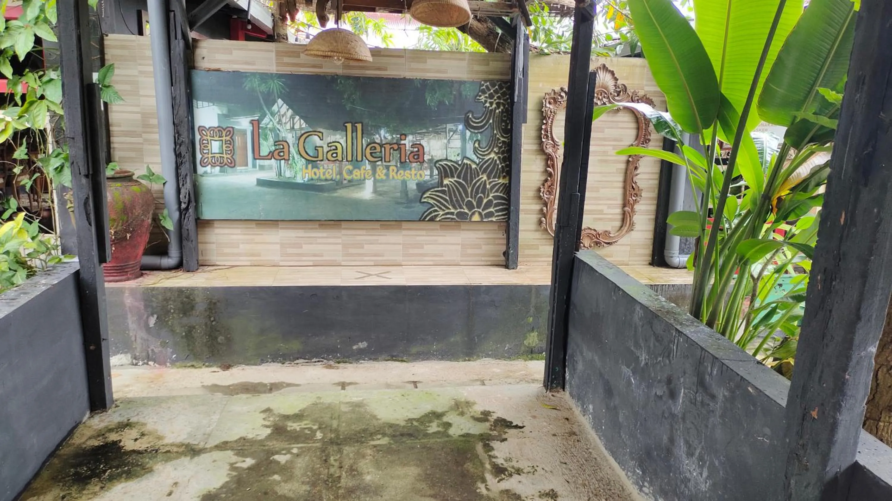 Facade/entrance in Hotel O Lagalleria