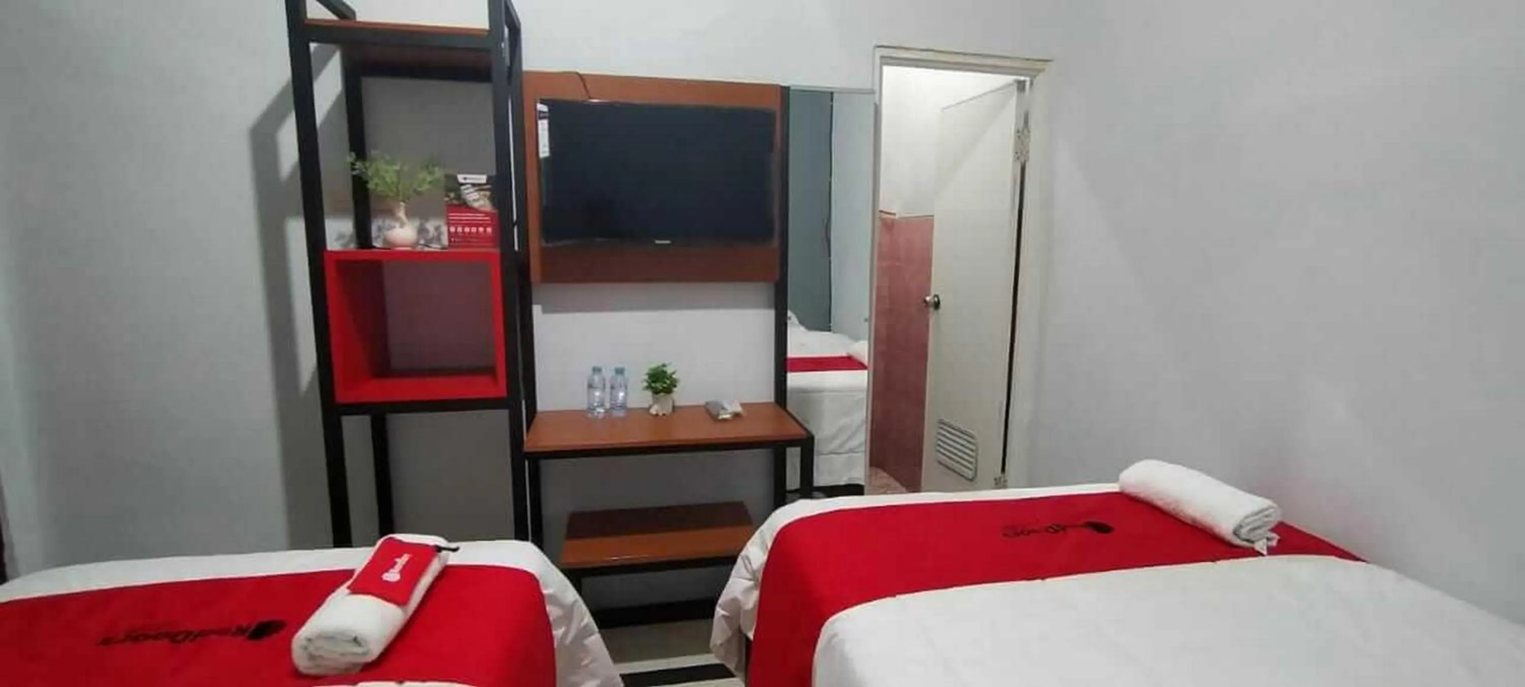 Bathroom, Bed in RedDoorz Plus near Alun Alun Sumenep