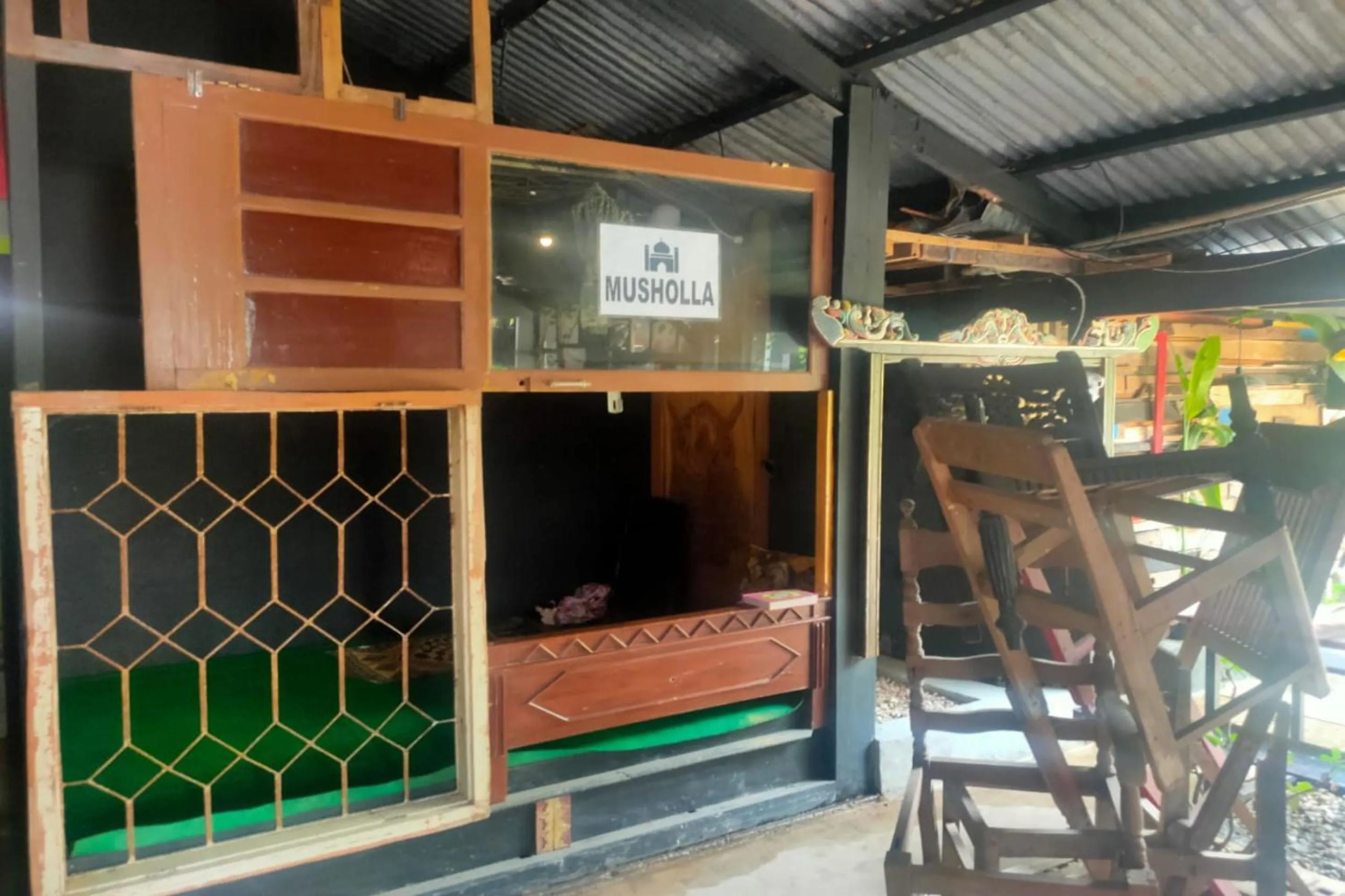 Restaurant/places to eat in Hotel O Lagalleria