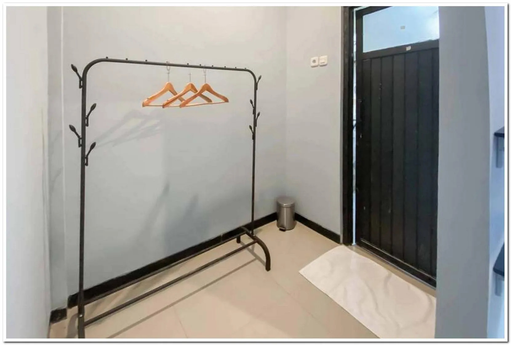 Bedroom in RedDoorz Syariah near T2 Juanda Airport 2