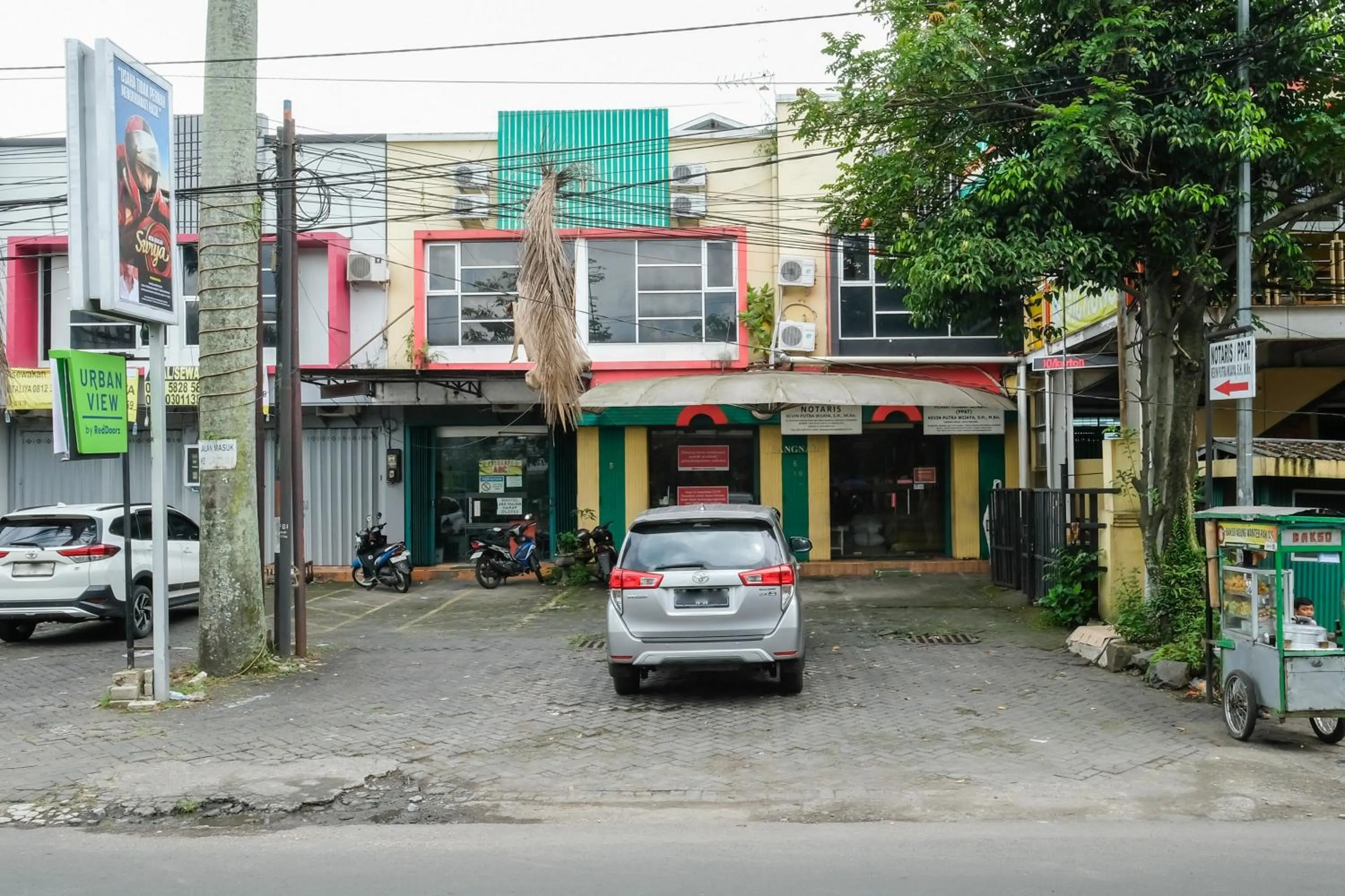 Facade/entrance in Urbanview Hotel Gangnam near Mall Olympic Garden