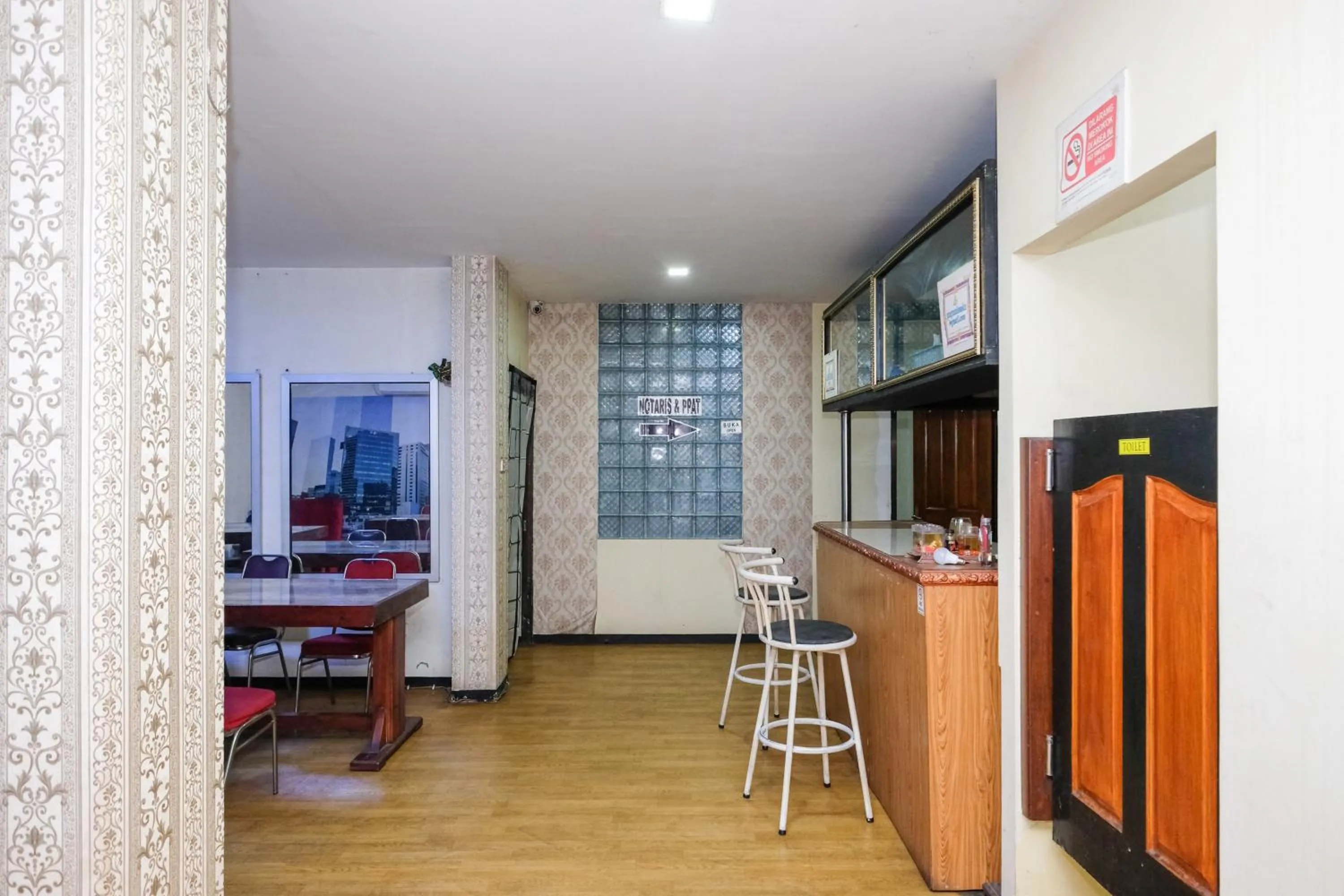 Seating area in Urbanview Hotel Gangnam near Mall Olympic Garden