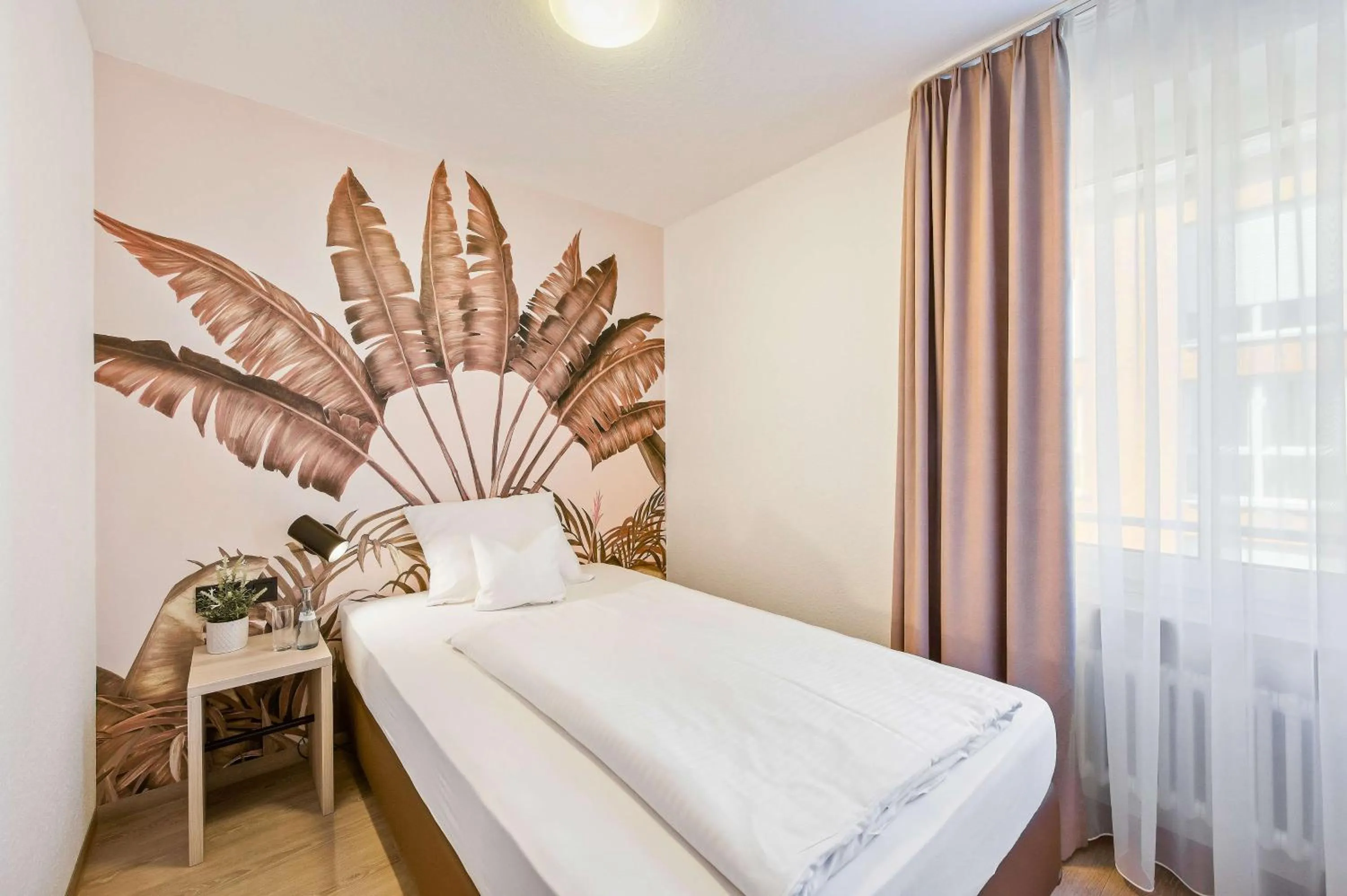 Bedroom, Bed in Best Western Hotel Favorit