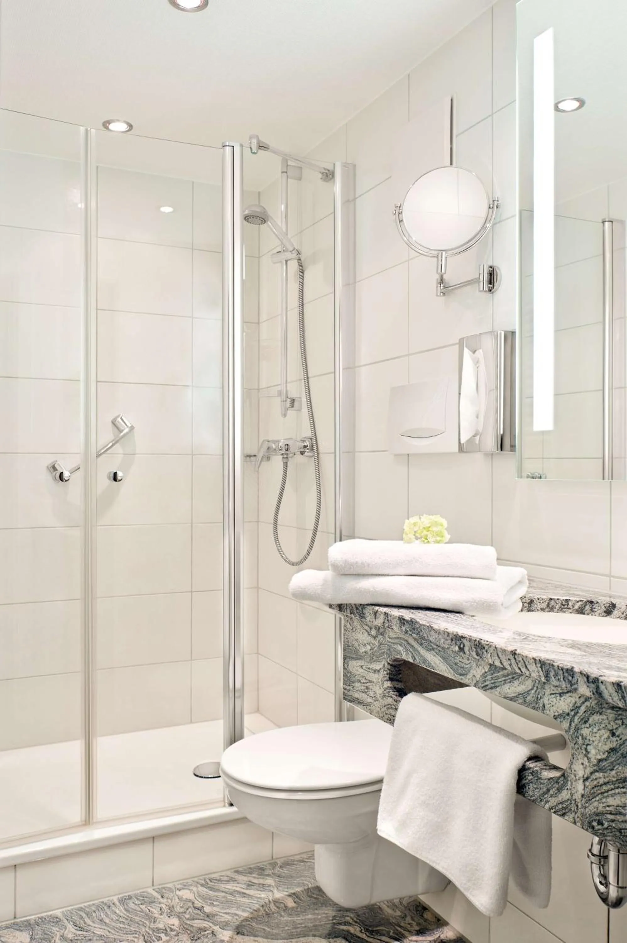 Shower in Best Western Hotel Favorit