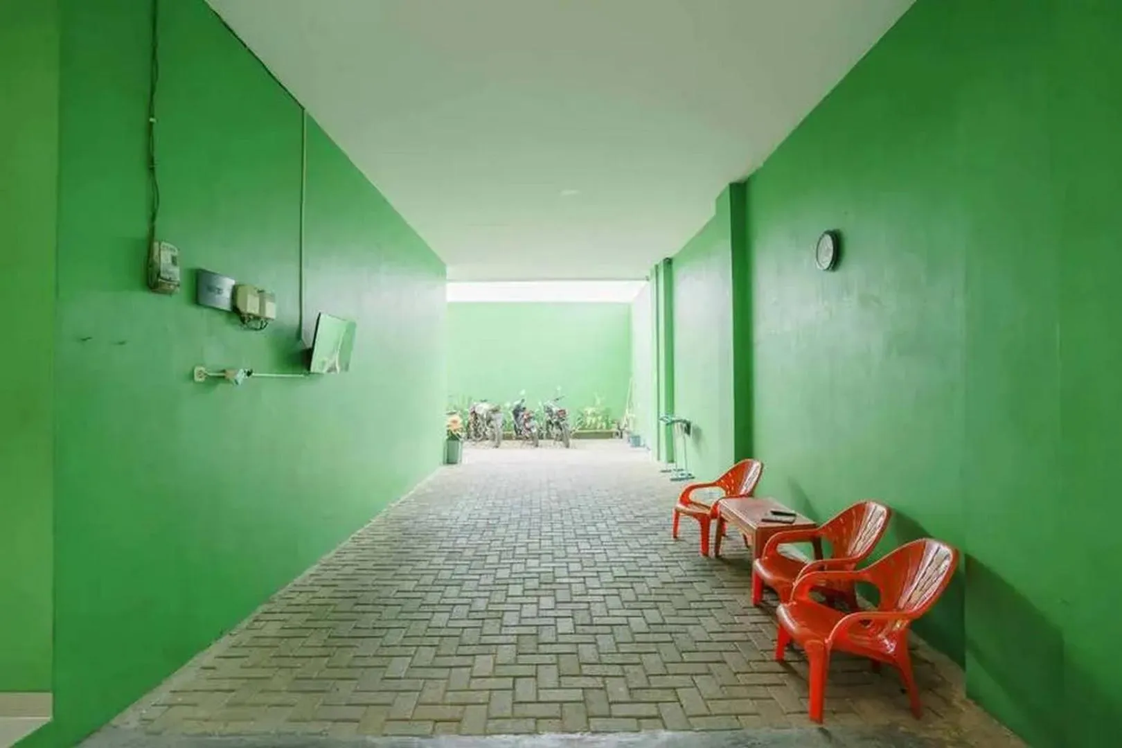 Seating area in RedDoorz near UBL Lampung 2