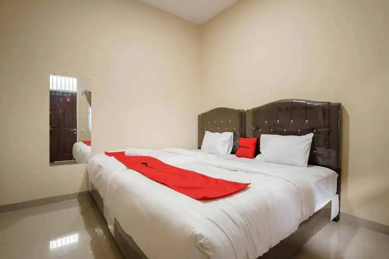 Bedroom, Bed in RedDoorz near UBL Lampung 2
