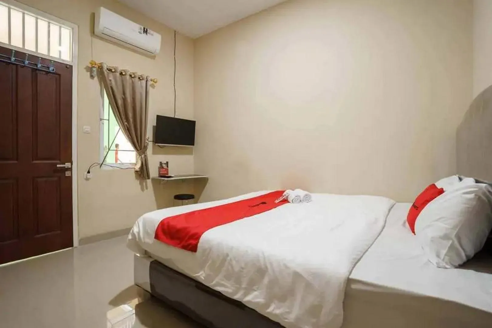 Bedroom, Bed in RedDoorz near UBL Lampung 2
