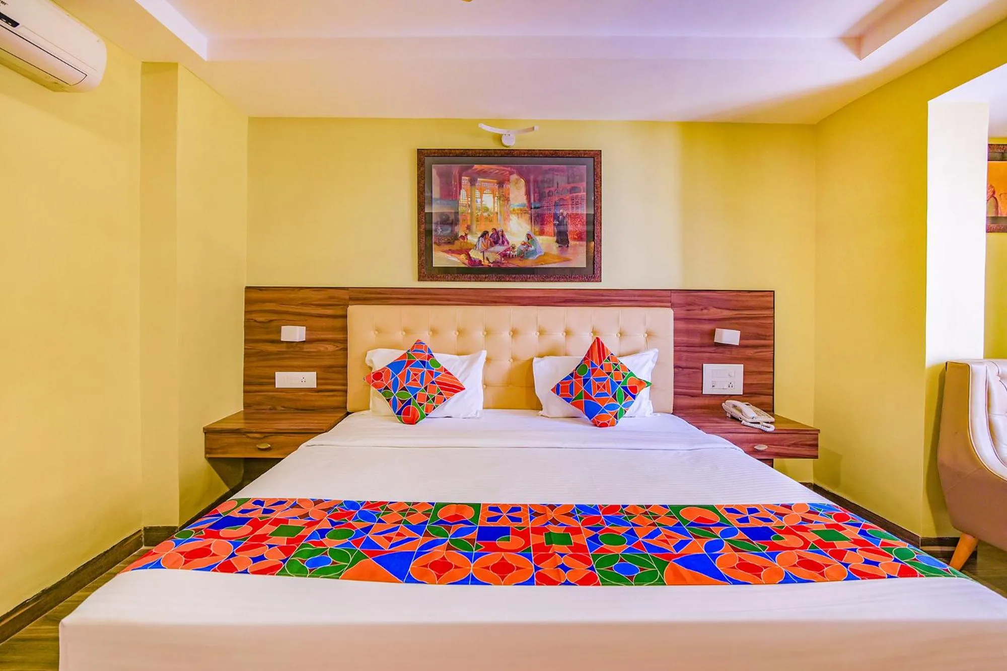 Bed in Via Phoenix Resorts - Nr M Chinnaswamy Stadium