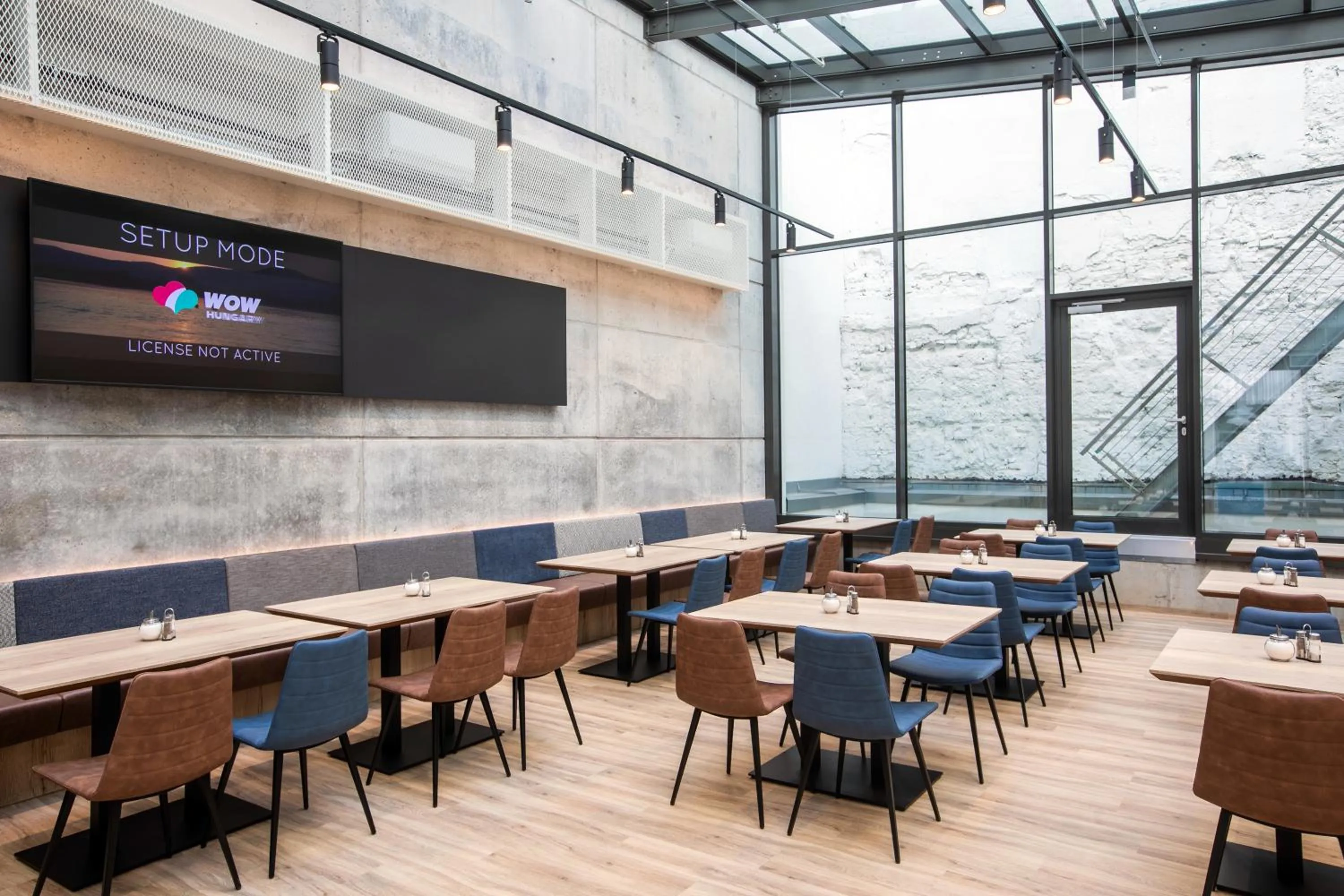 Restaurant/places to eat in H2 Hotel Budapest