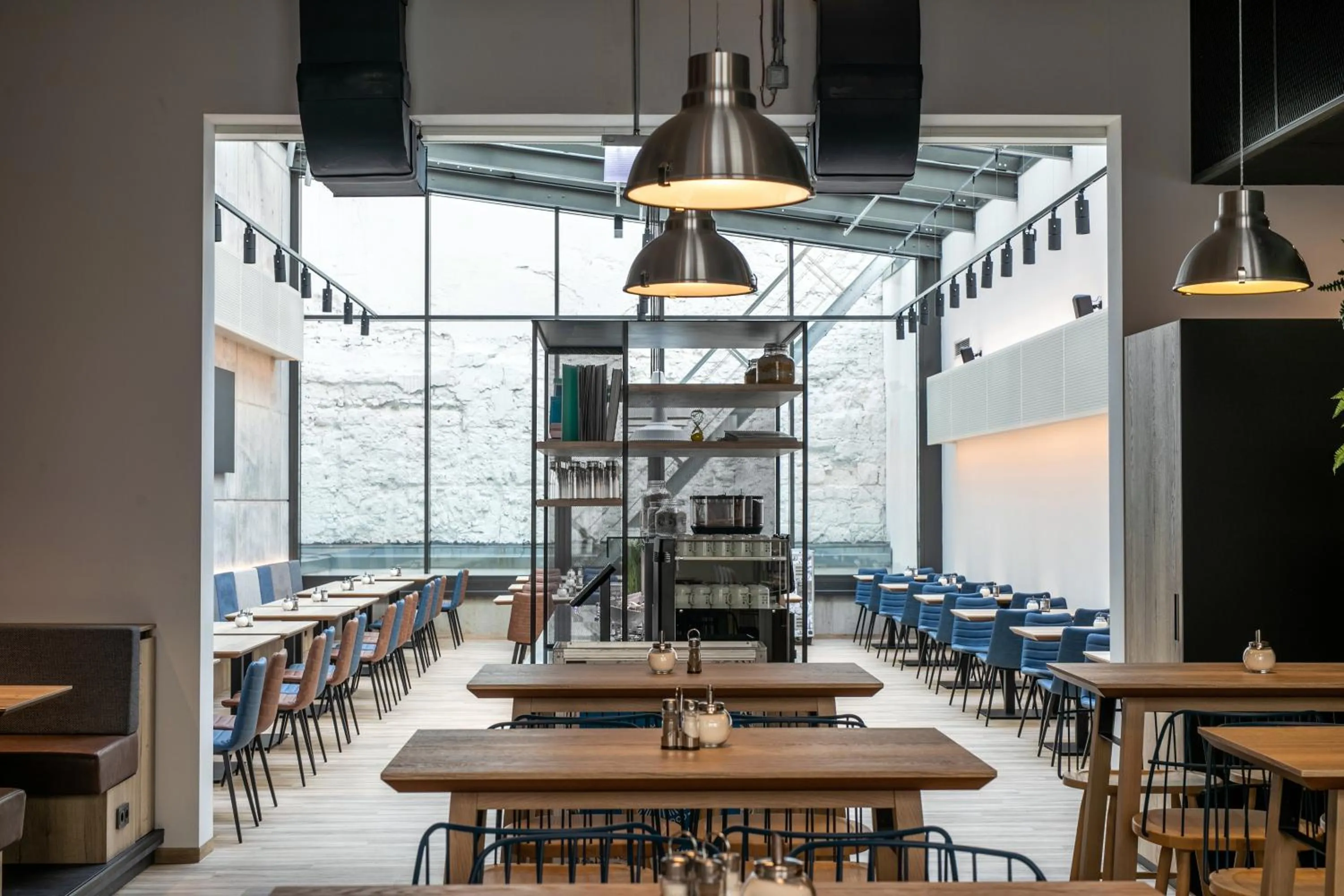 Restaurant/places to eat in H2 Hotel Budapest