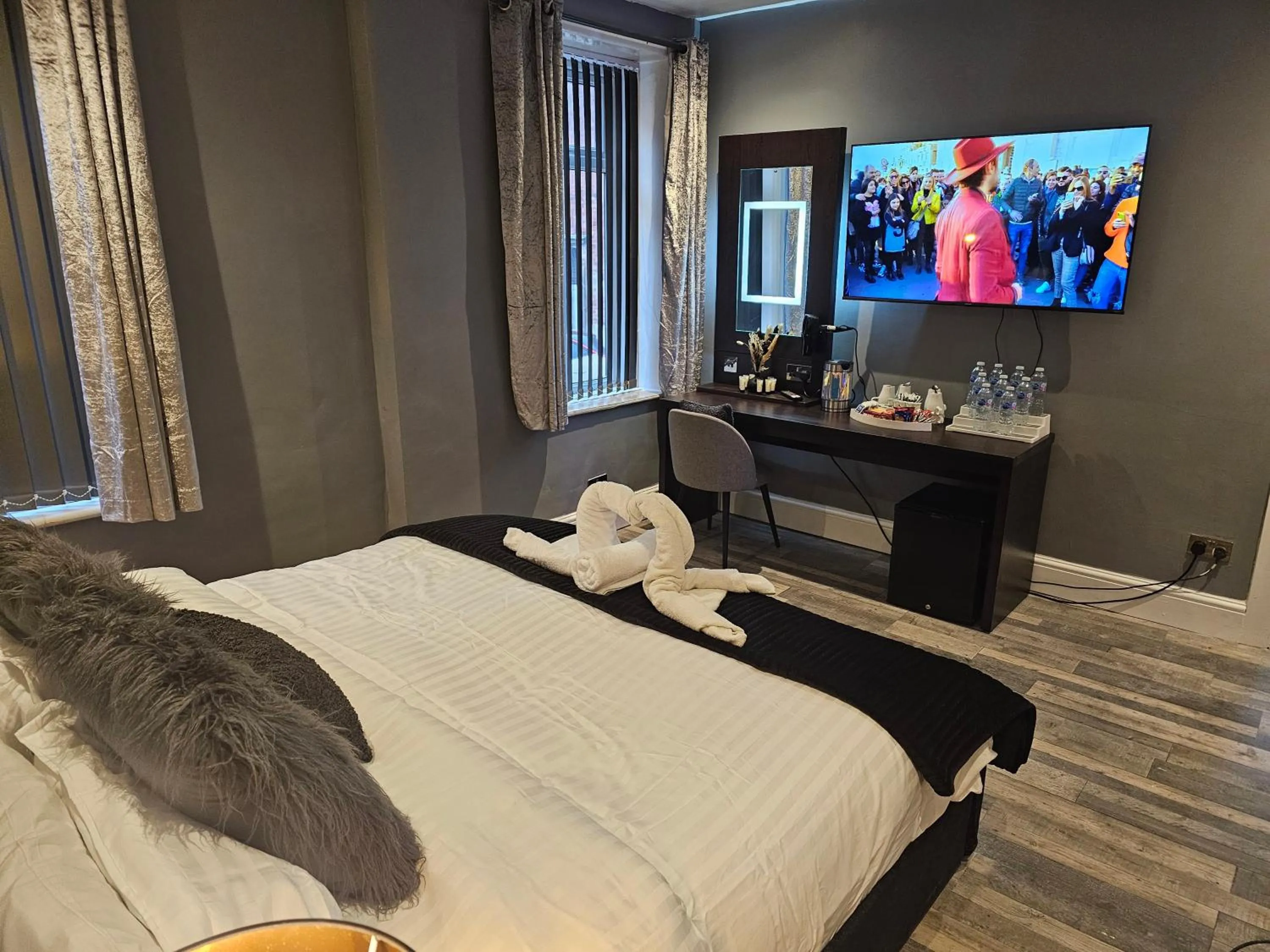 Bed in Tamarind Cove & Barrons Hotel