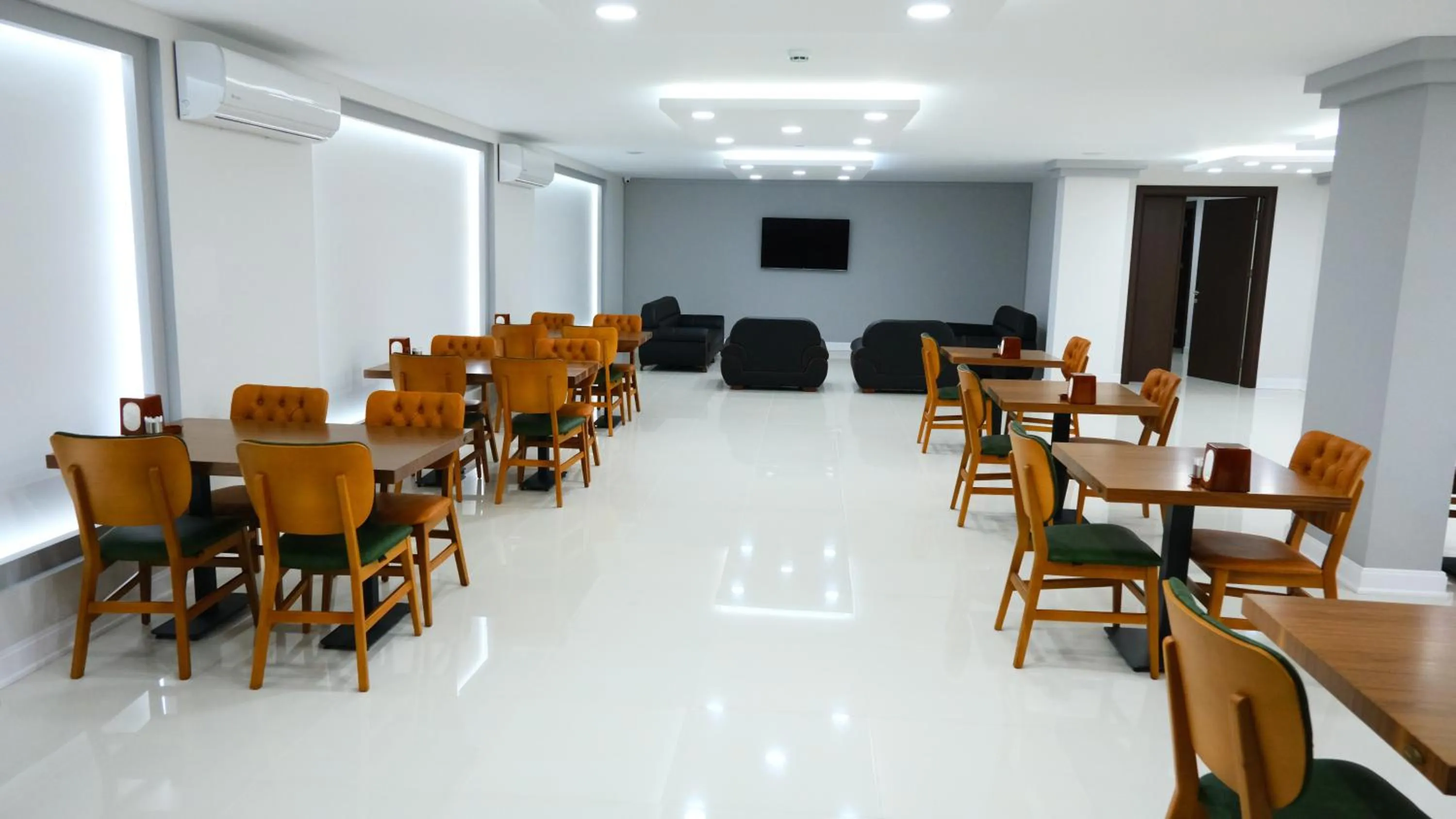 Restaurant/places to eat in Dimen Hotel