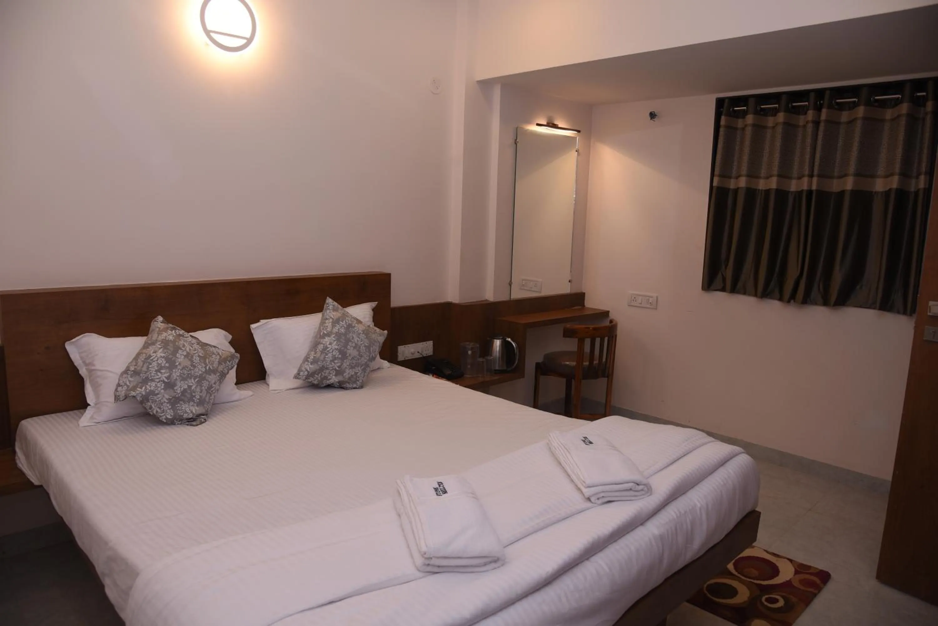 Pool view, Bed in Stone shelter