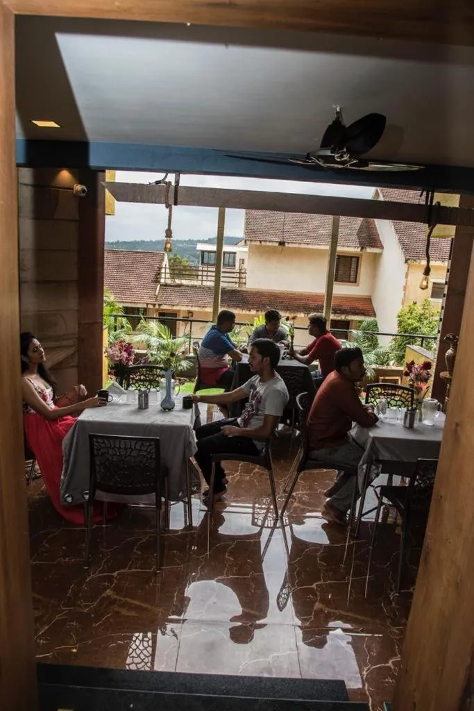 Restaurant/places to eat in Stone shelter