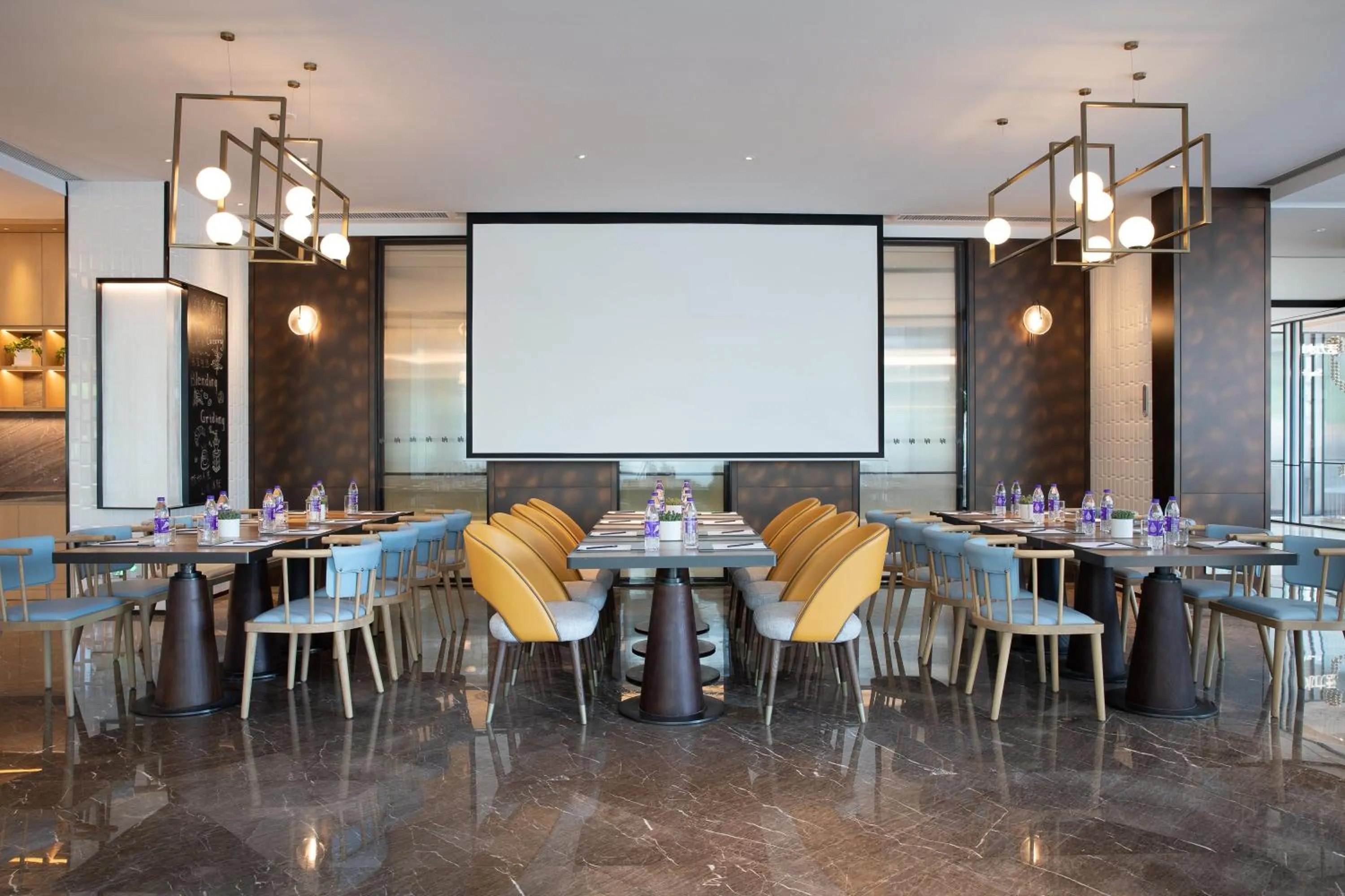 Meeting/conference room in EVEN Hotel Shenzhen Nanshan by IHG