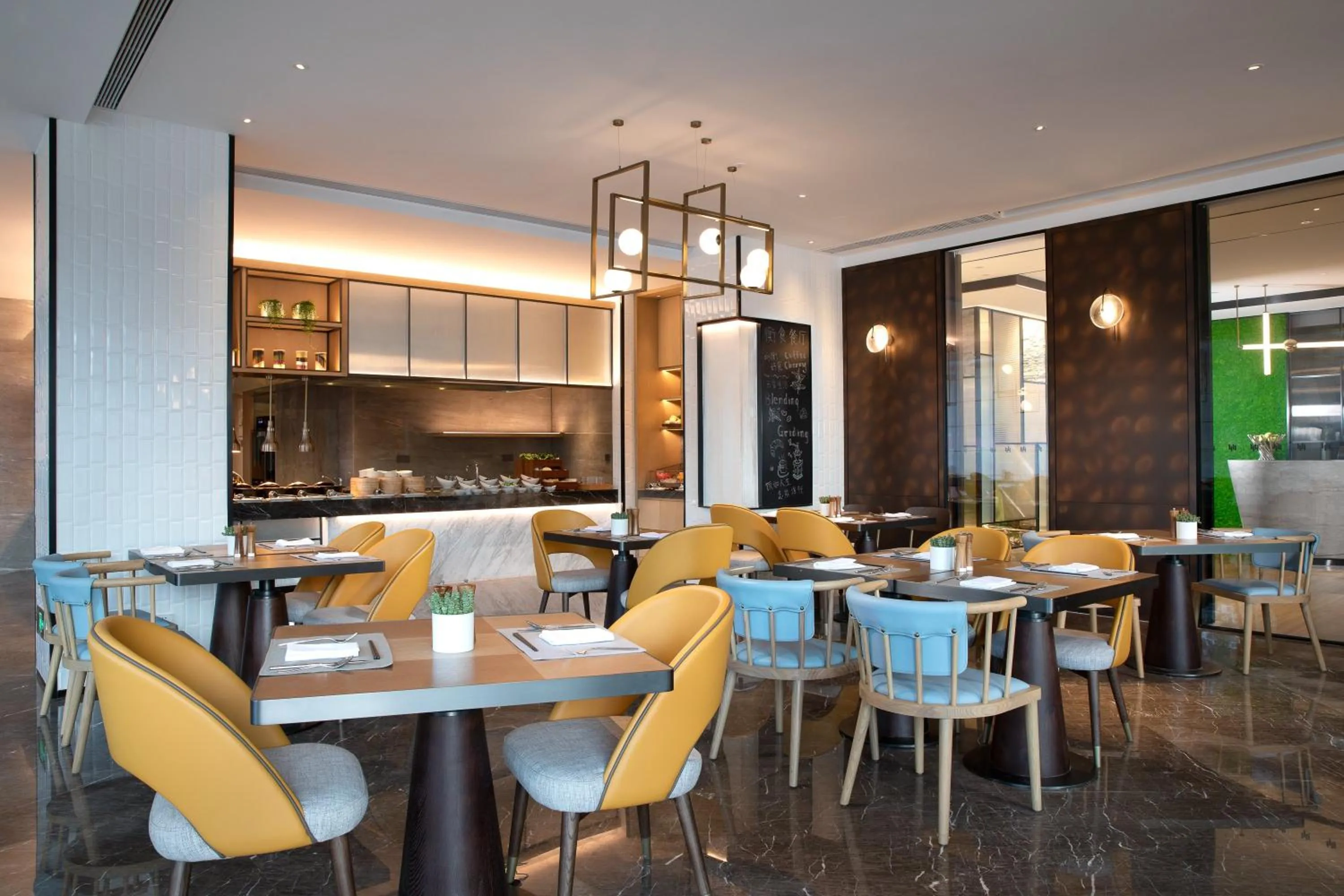 Restaurant/places to eat in EVEN Hotel Shenzhen Nanshan by IHG