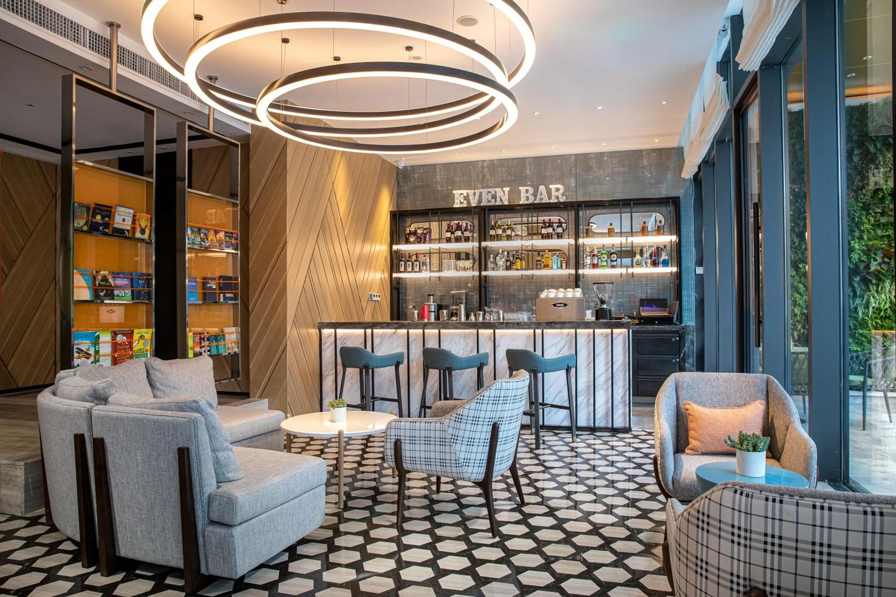 Lounge or bar in EVEN Hotel Shenzhen Nanshan by IHG