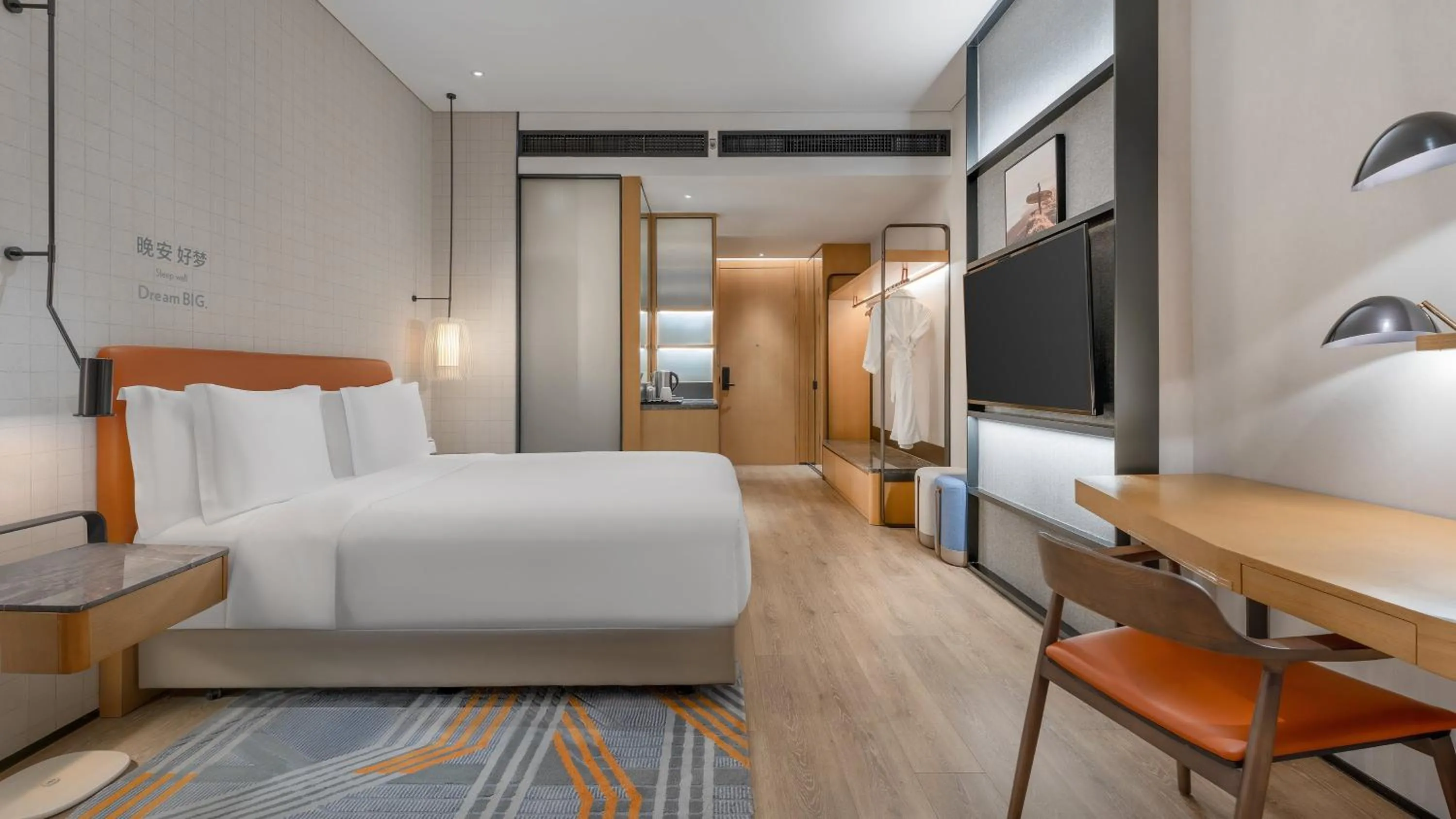 Photo of the whole room, Bed in EVEN Hotel Shenzhen Nanshan by IHG