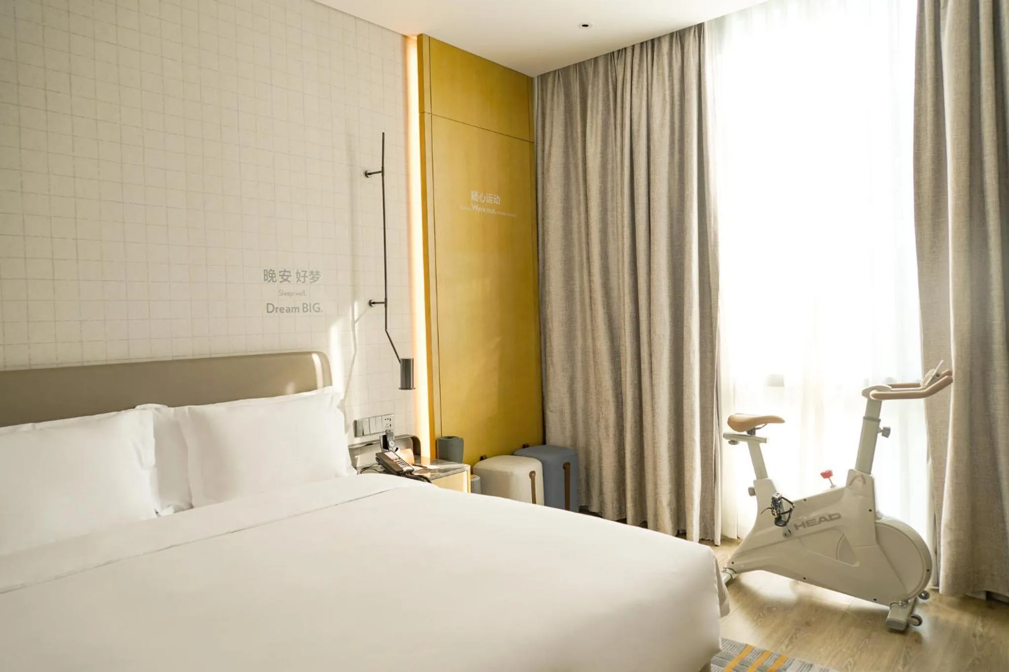 Photo of the whole room, Bed in EVEN Hotel Shenzhen Nanshan by IHG