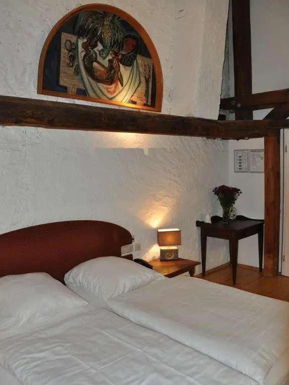 Bed in Hotel Altes Pfarrhaus Beaumarais