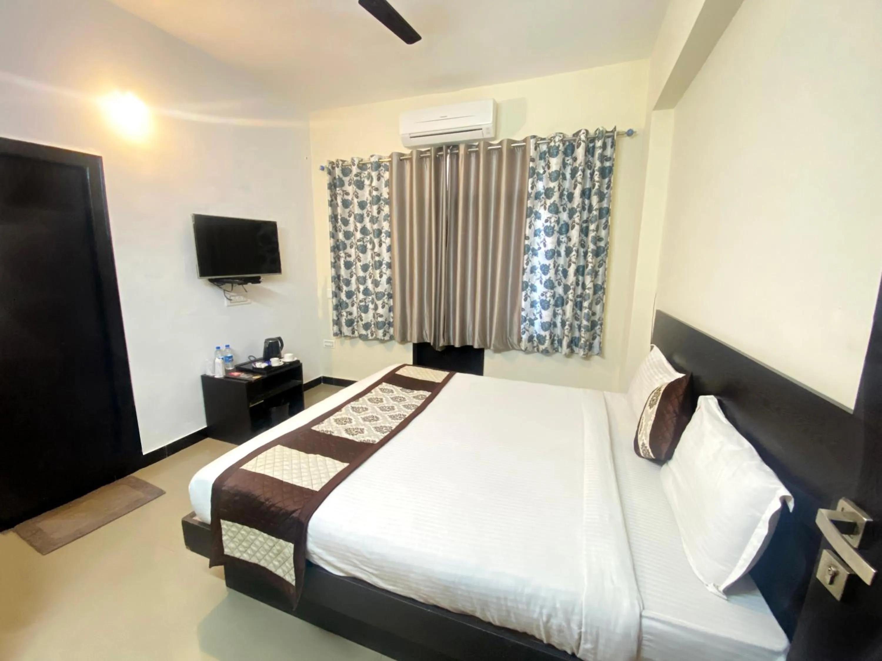 Bedroom, Bed in Hotel Ace Plaza