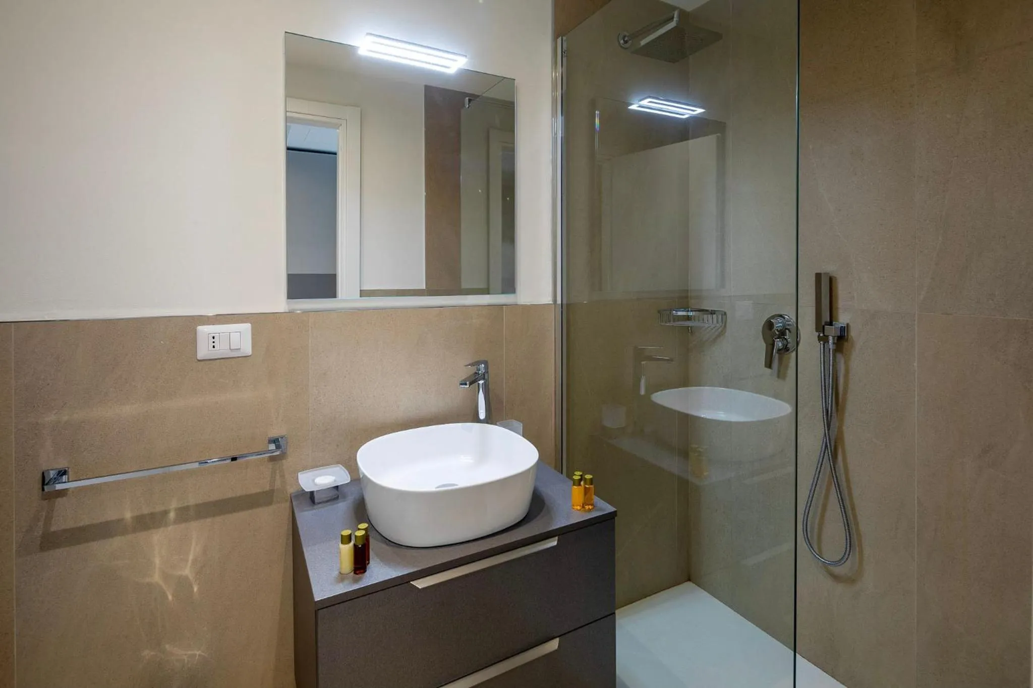 Toilet in Golgi Suite