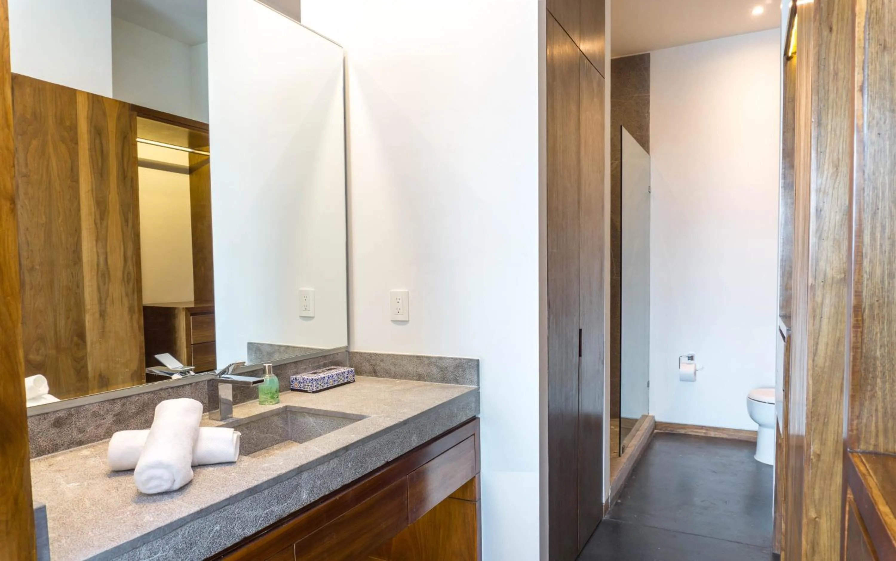 Bathroom in Suites BQ