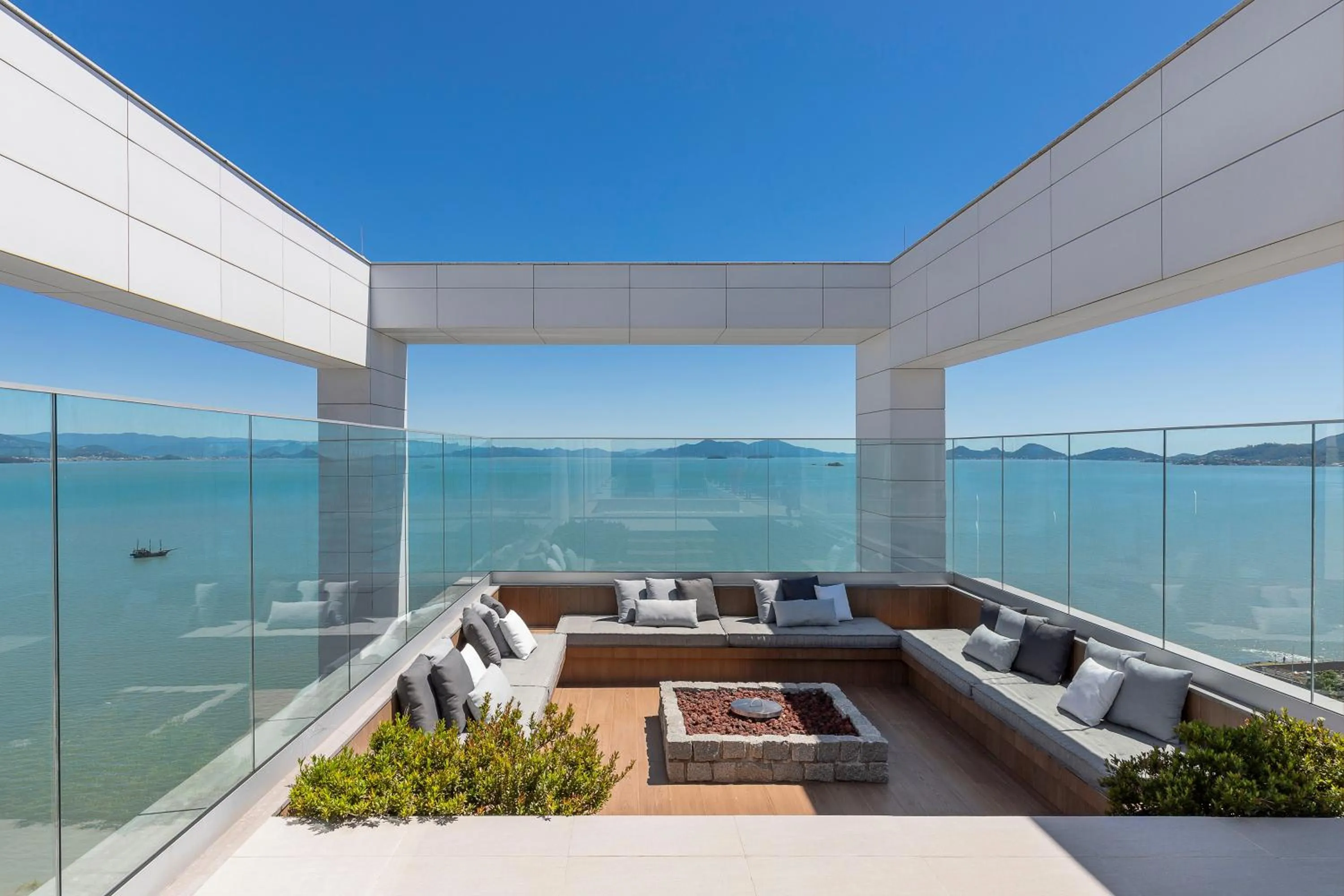 Swimming pool in LK Design Hotel Florianópolis