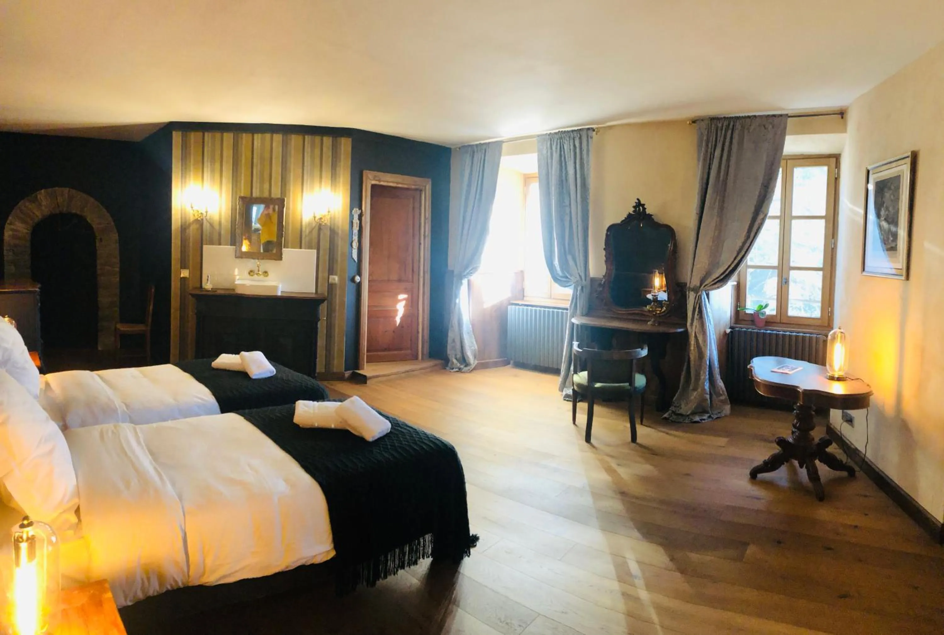 Bed in Le Château de Cambiaire