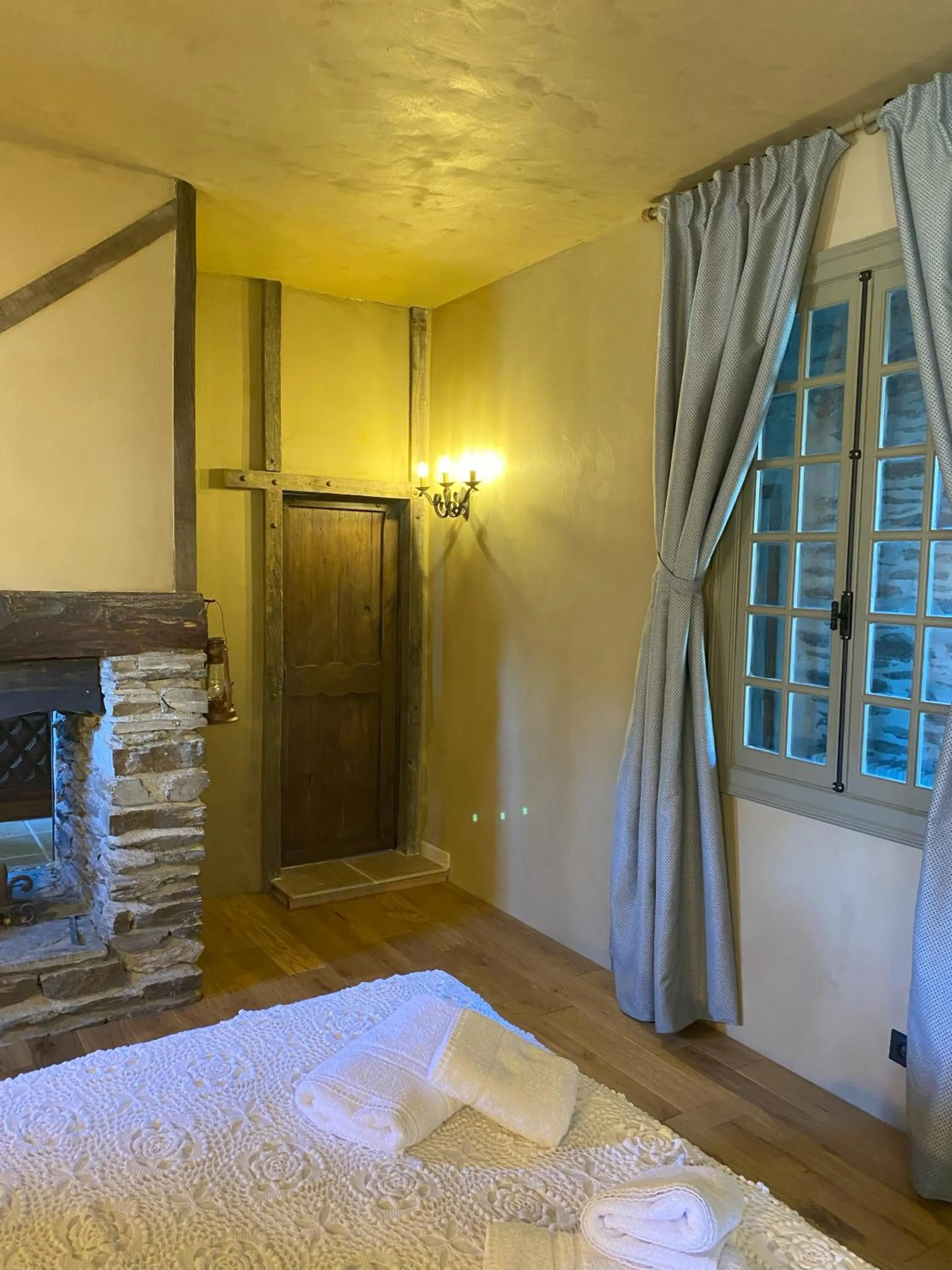 Bed in Le Château de Cambiaire