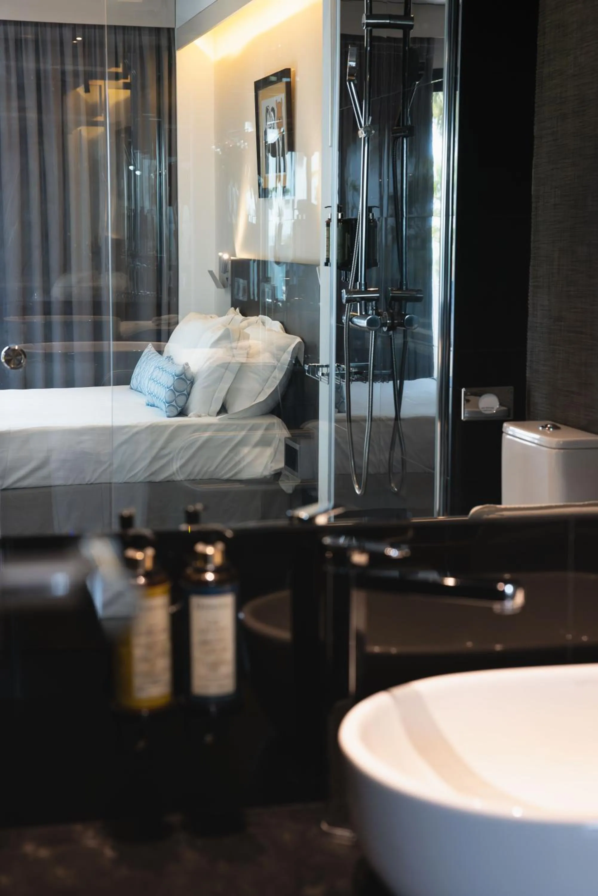 Shower, Bed in H Boutique Peña Parda