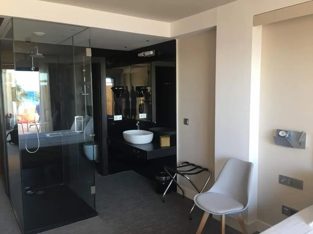 Bathroom in H Boutique Peña Parda