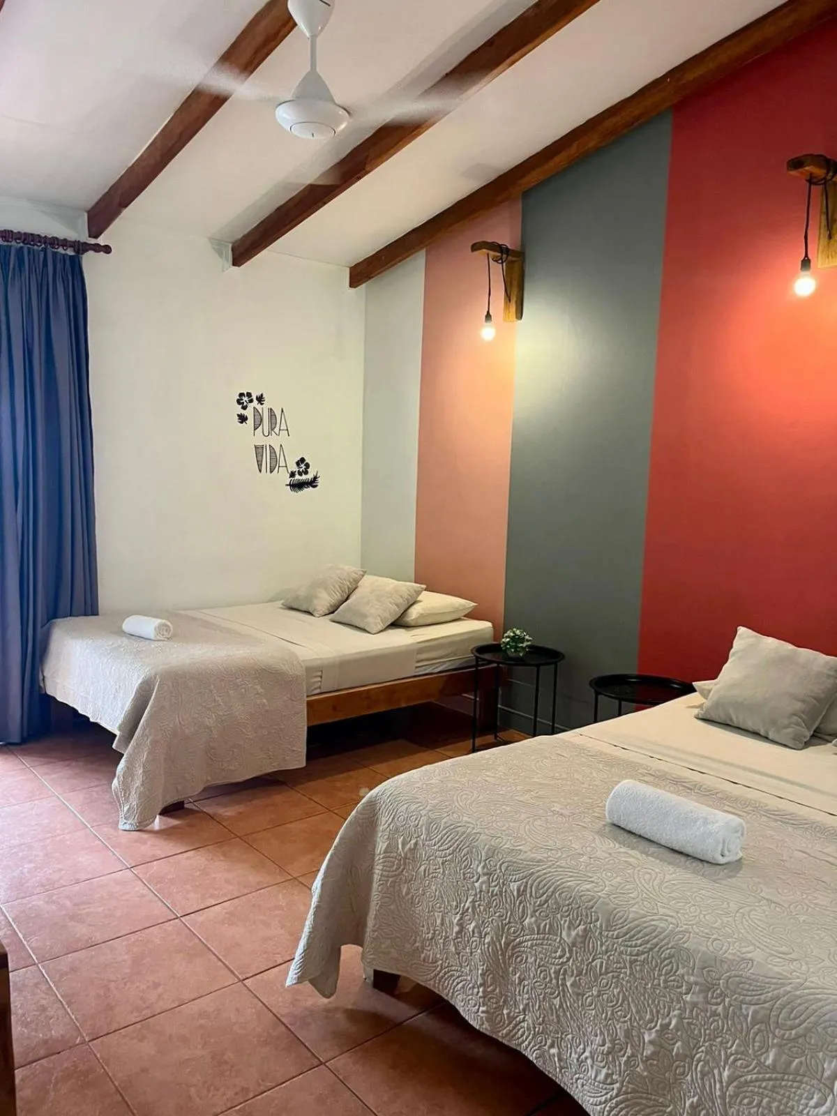 Photo of the whole room, Bed in Point Break Santa Teresa