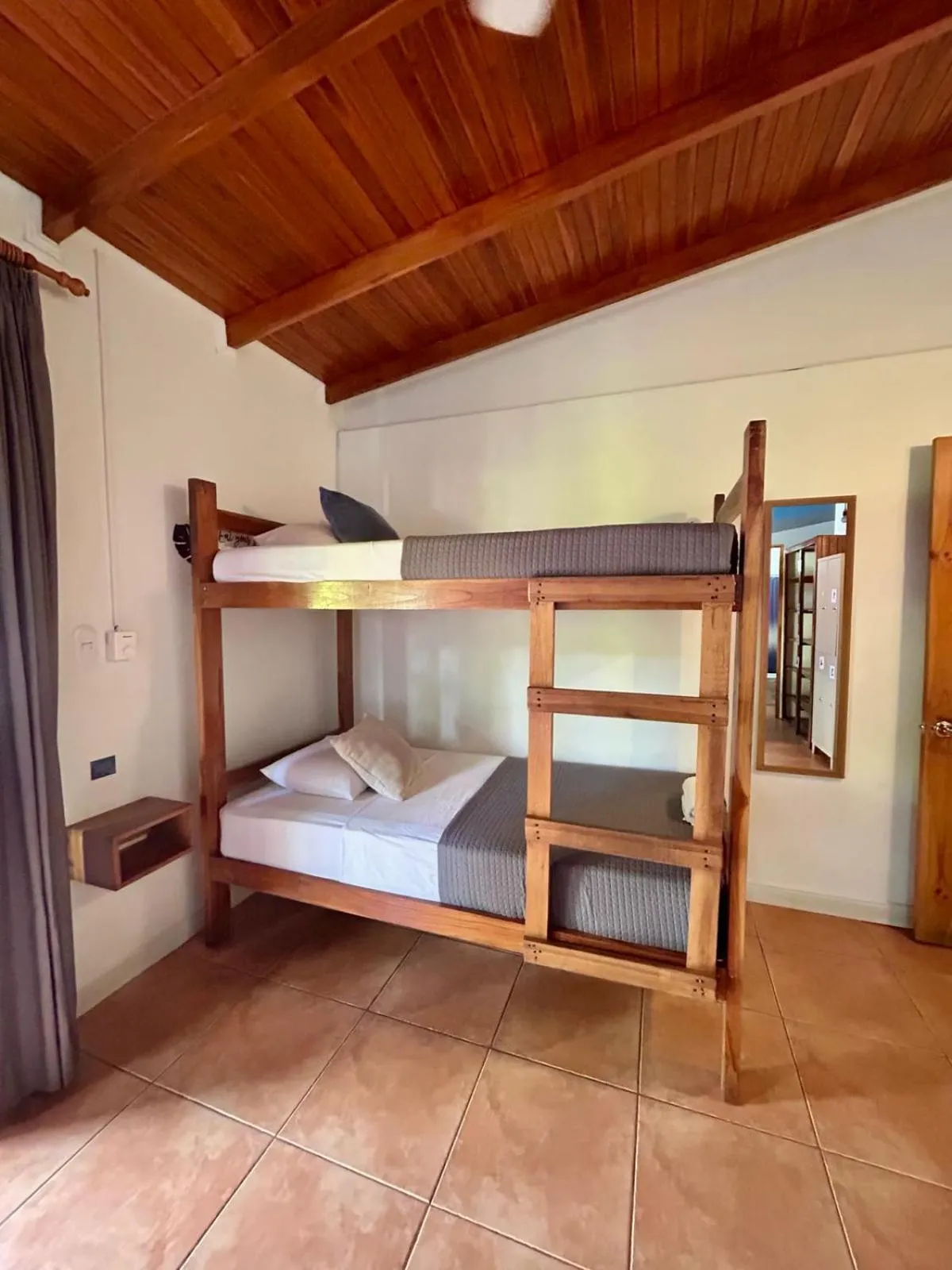 Photo of the whole room, Bed in Point Break Santa Teresa