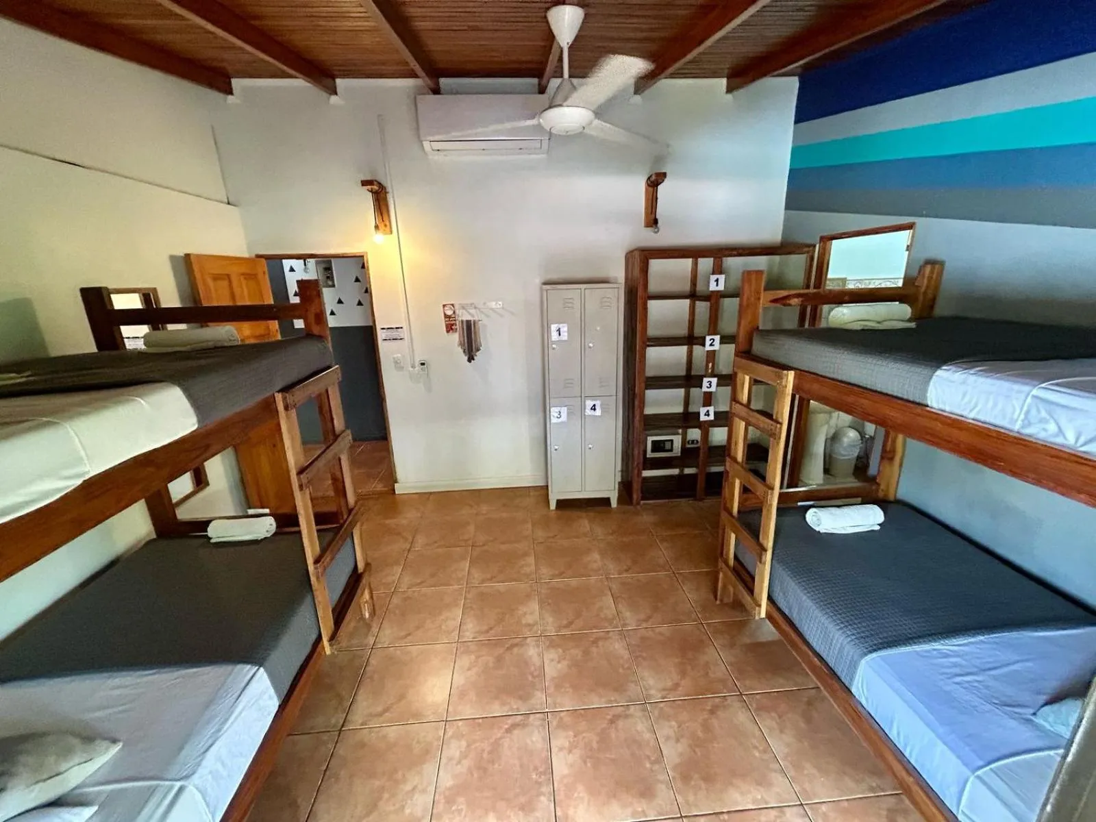 bunk bed, Bed in Point Break Santa Teresa