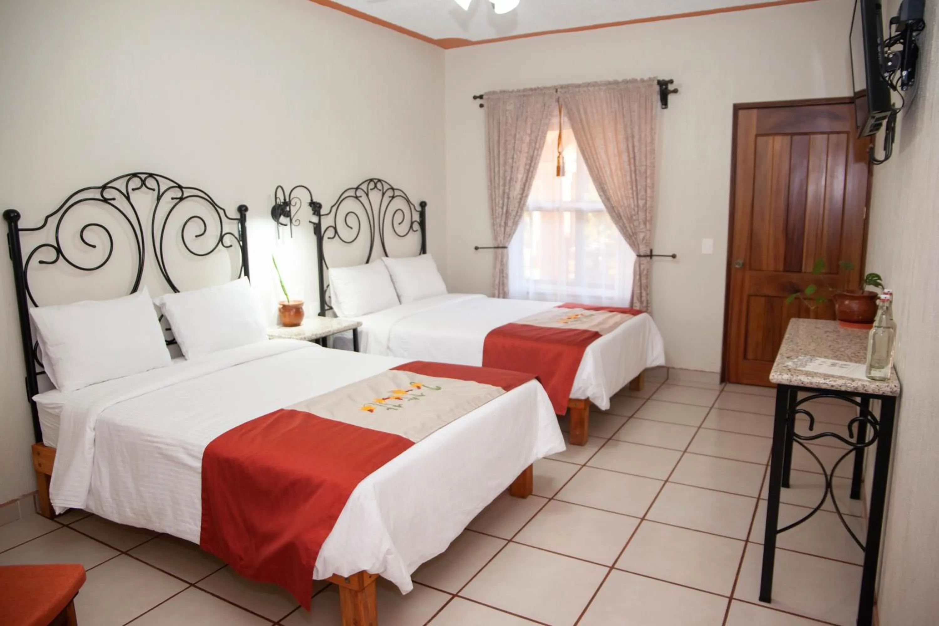 Bed in Encanto de la Sierra Hotel