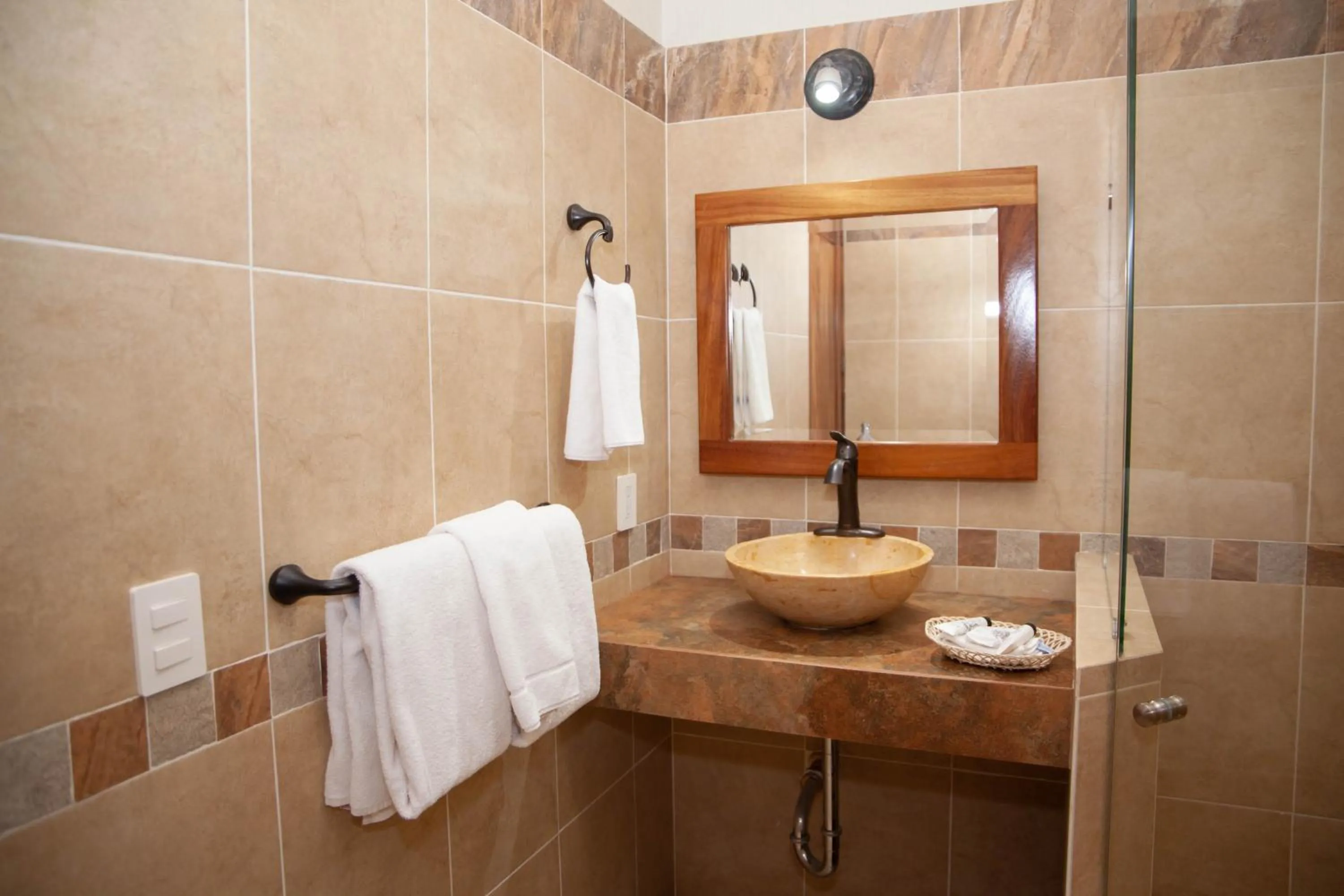 Bathroom in Encanto de la Sierra Hotel